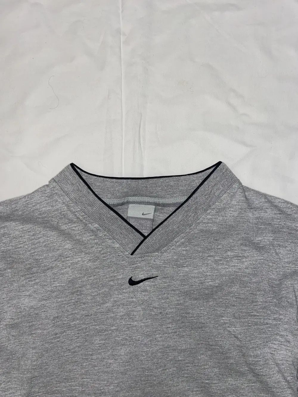 Nike VINTAGE GREY NIKE T SHIRT TEE CENTRE LOGO Y2K DRILL SWOOSH Size US L / EU 52-54 / 3 - 2 Thumbnail