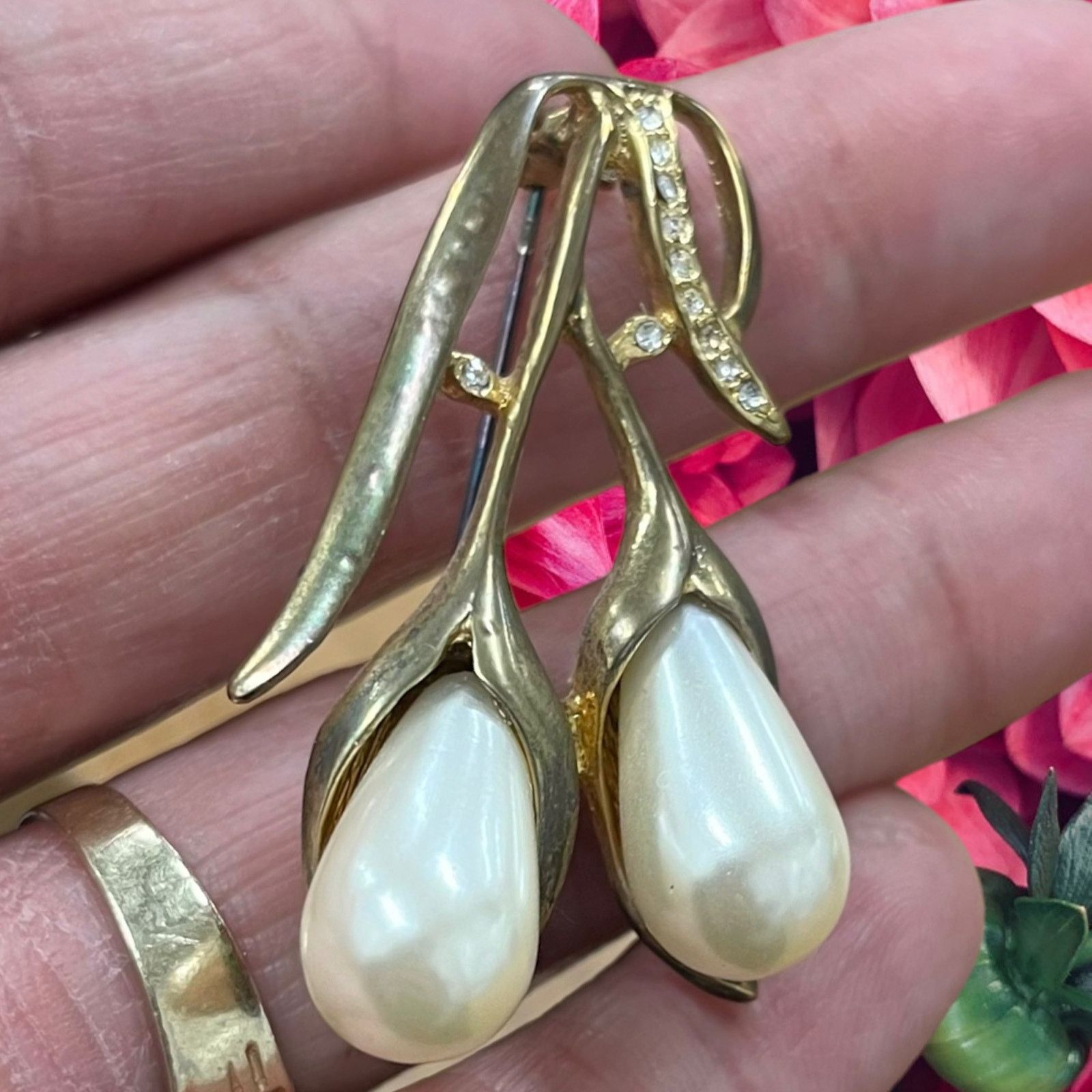 Other Vintage 70s Pearl and Crystal Stone Gold Brooch Double Pearl Size ONE SIZE - 3 Thumbnail