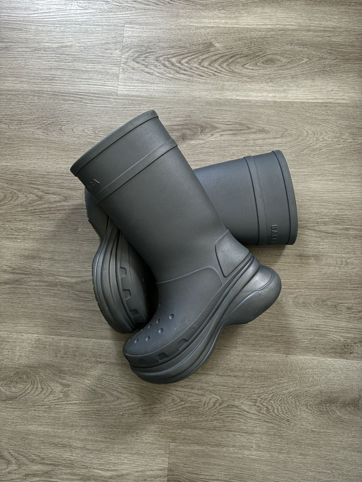 BALENCIAGA ×CROCS RUBBER BOOTS ブーツ グレー Balenciaga Crocs Rubber Boots in Grafite BNWB 42 | eBay
