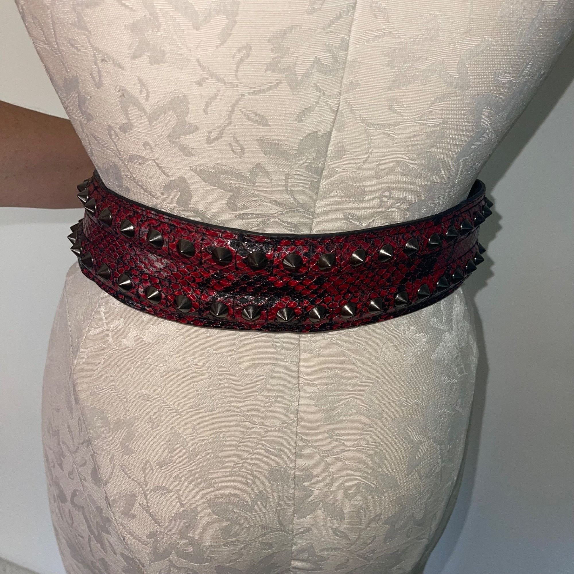 Other Bcbg Womens Belt Size Small Red Studded Snake Size ONE SIZE - 9 Thumbnail