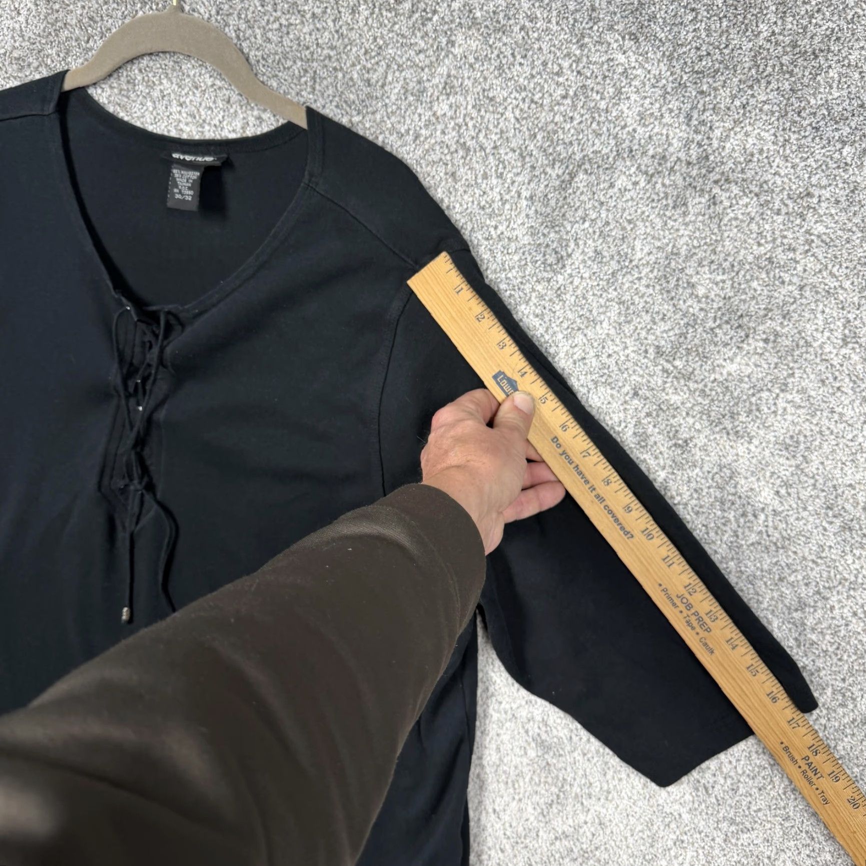 Avenue VINTAGE Avenue T-Shirt Unisex Adults XL Black 3/4 Sleeve Lace-Up Henley Solid Gothic Grunge Retro 30/32 Womens Edgy Minimalist Style Size XL / US 12-14 / IT 48-50 - 3 Thumbnail