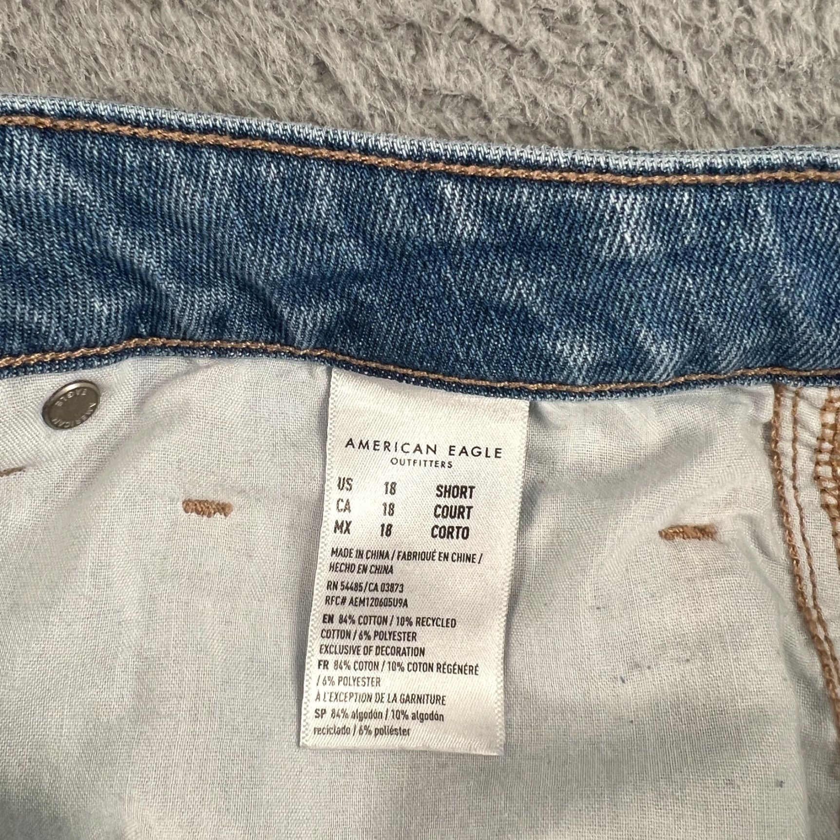 Vintage American Eagle Jeans Womens 18 Short Blue Curvy Mom Jean Stretch Distressed Size 40" / US 18 - 7 Thumbnail