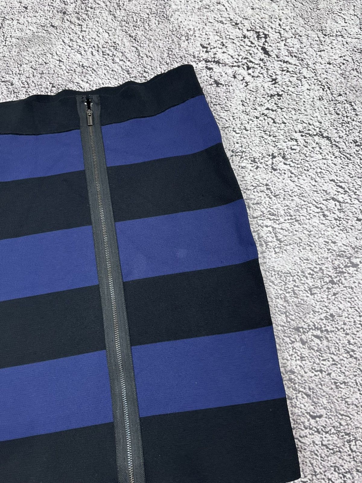 Bcbgmaxazria Y2KBCBGMAXAZRIA Striped Bodycon Skirt S Size 26" / US 2 / IT 38 - 2 Thumbnail