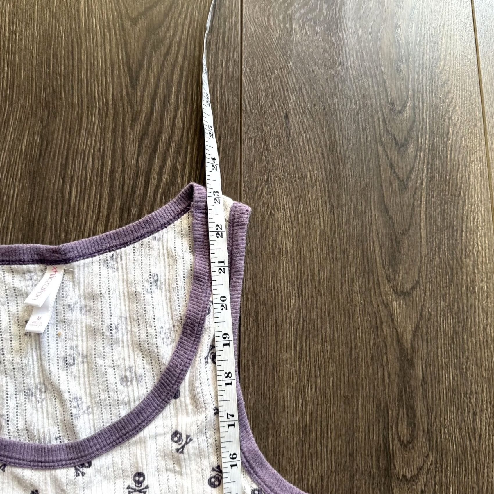 Vintage VINTAGE Y2K Tank Top Skull Crossbones Womens S White Purple Rib Knit Punk Emo Size S / US 4 / IT 40 - 6 Thumbnail