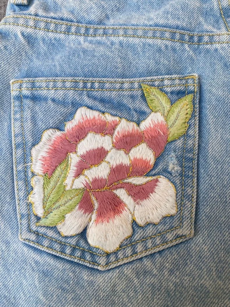Gucci Gucci Floral Embroidered Denim Shorts Size 24-2506 Size 33" - 5 Thumbnail
