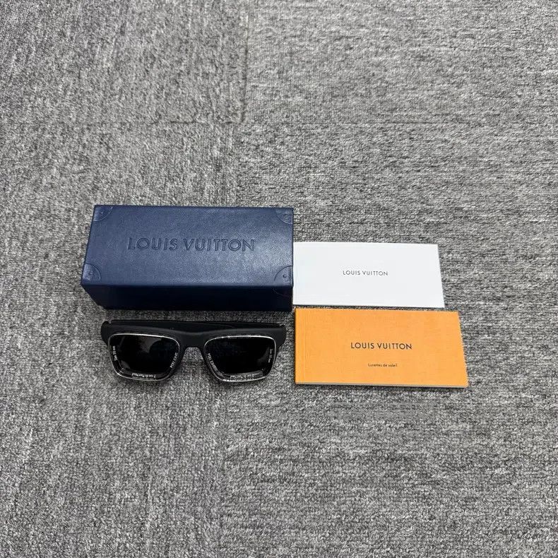 Louis Vuitton Louis Vuitton Box Sunglasses Size ONE SIZE - 1 Thumbnail