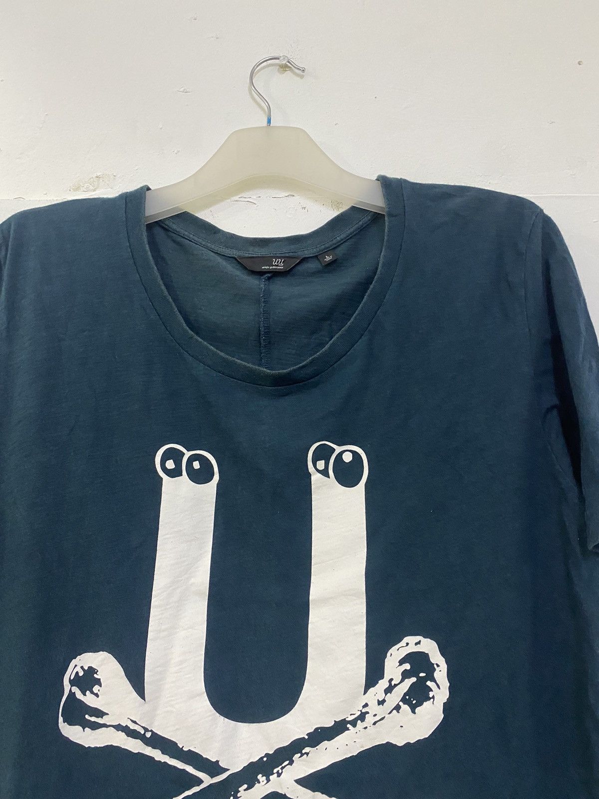 Japanese Brand 💥UNDERCOVER X UNIQLO “U” CROSSBONE TEE Size US L / EU 52-54 / 3 - 3 Thumbnail