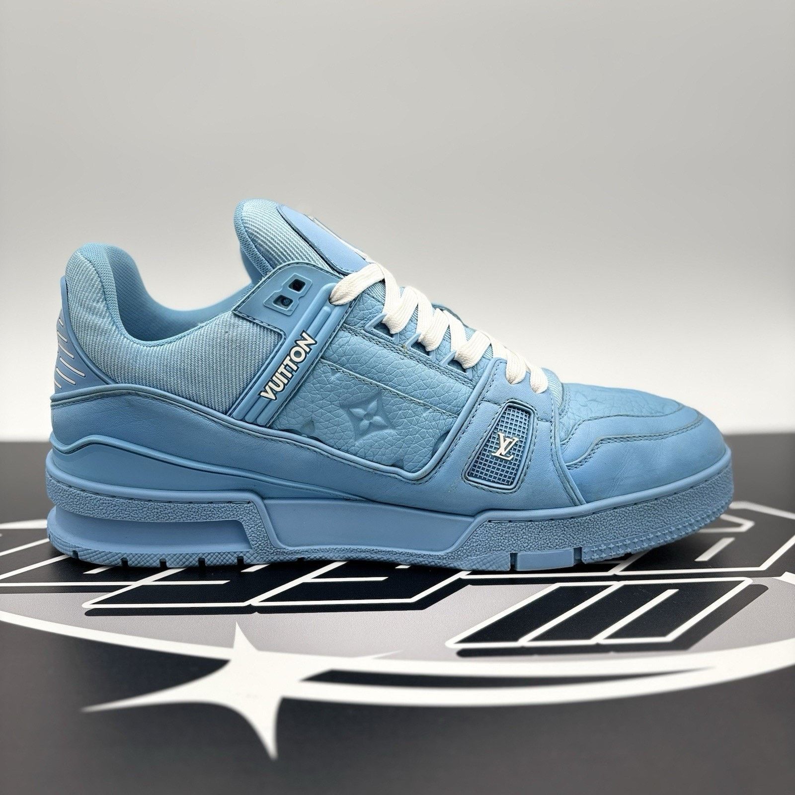 Louis Vuitton (10.5-11 US) - Louis Vuitton Trainer ' Sky Blue ' | GREAT! Size US 11 / EU 44 - 13 Thumbnail