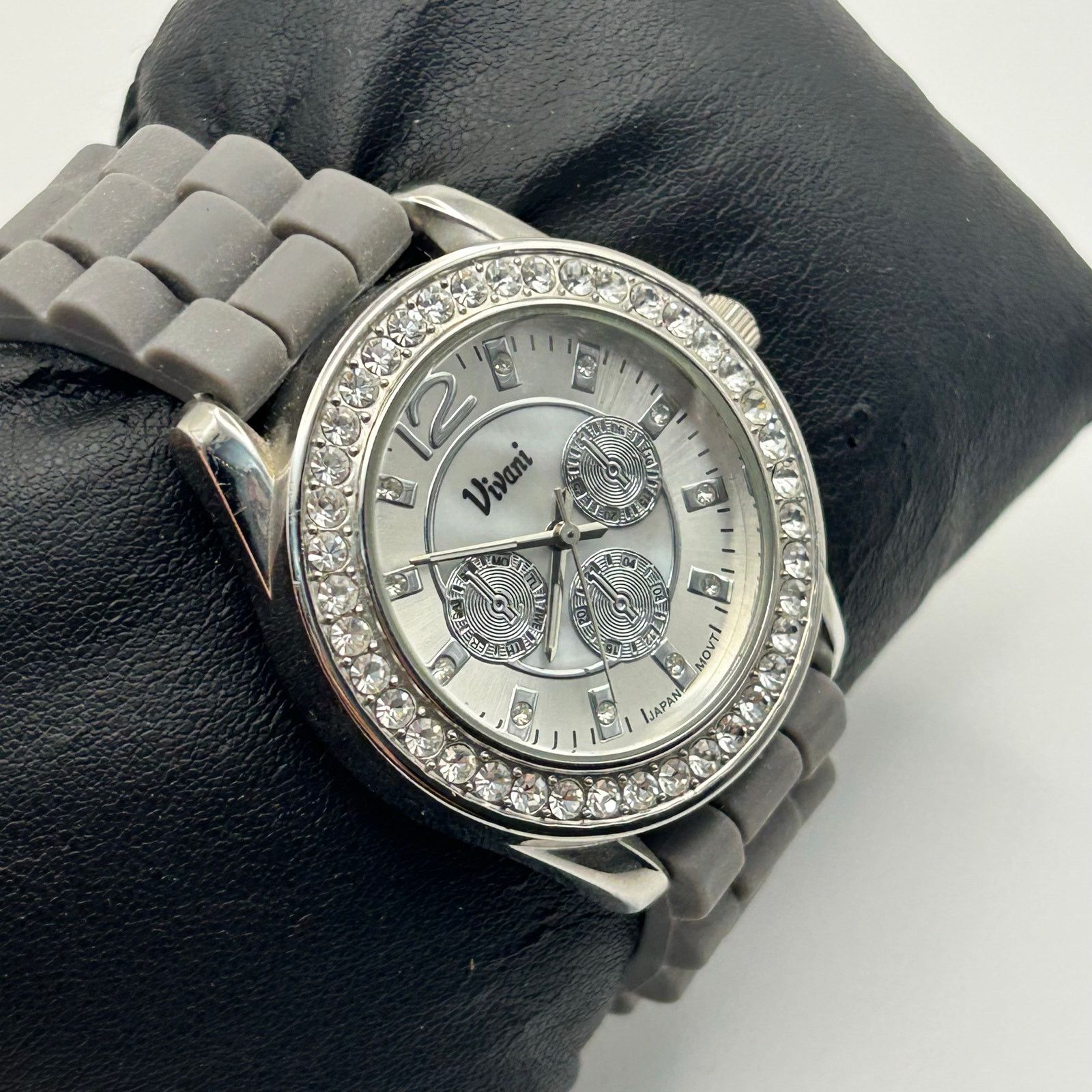 The Unbranded Brand Vivani Silver Tone Dial Round Crystal Accent Silicone Band Size ONE SIZE - 2 Thumbnail