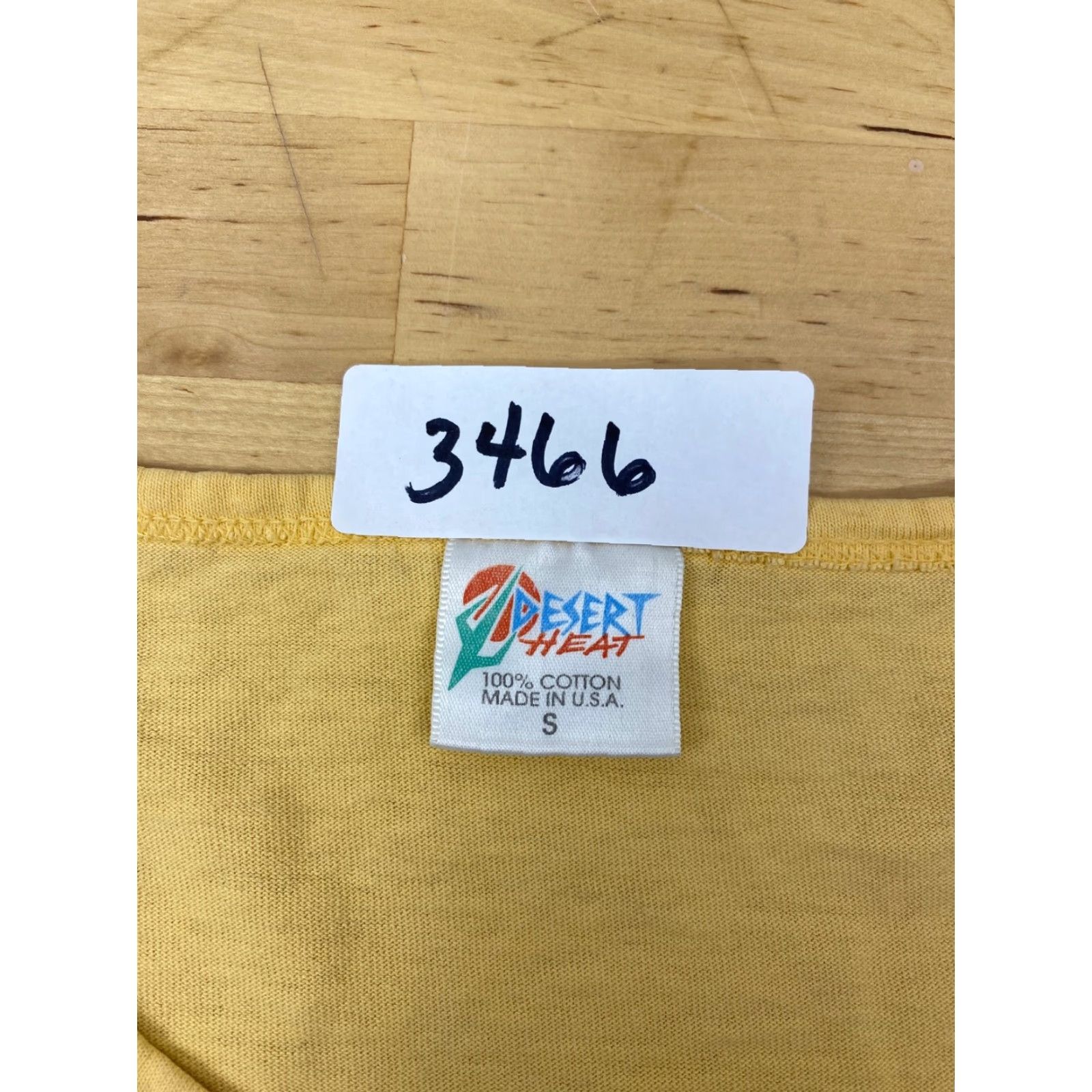 Vintage VINTAGE Desert Heat T-Shirt Womens Christmas Embroidered Yellow Small Short Sleeve USA #3466 Size S / US 4 / IT 40 - 3 Thumbnail