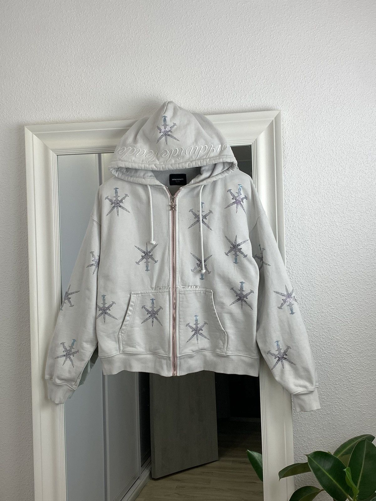 トップス unknown Cross Rhinestone Zip Hoodie UNKNOWN LONDON(アンノウン・ロンドン)商品ページ - Cross