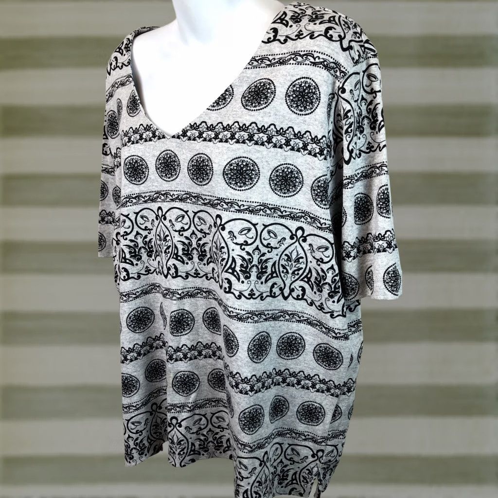 Vintage Fashion Bug Top T-Shirt Gray/Black 18/20 W Short Sleeve Geo tribal boho abstract Size XXL / US 16-18 / IT 52-54 - 1 Thumbnail