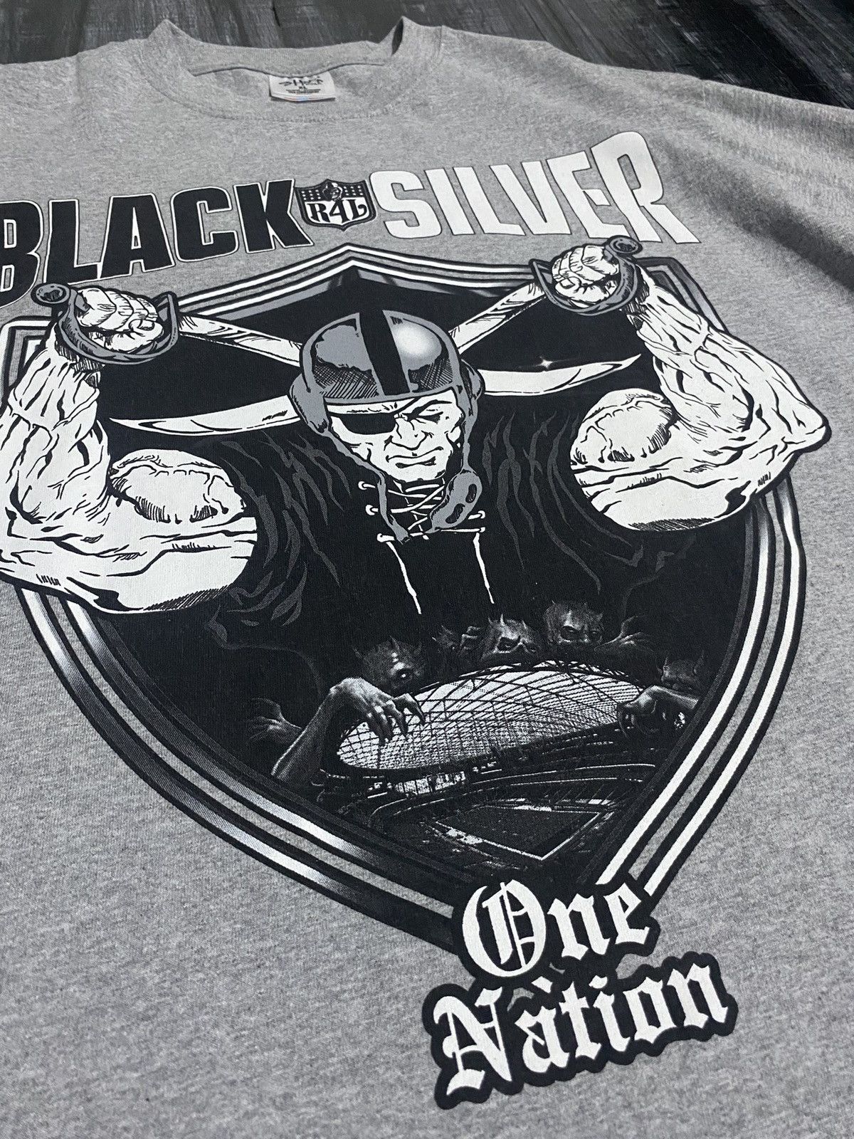 NFL Black and silver Shaka Raiders graphic tee Size US XL / EU 56 / 4 - 2 Thumbnail