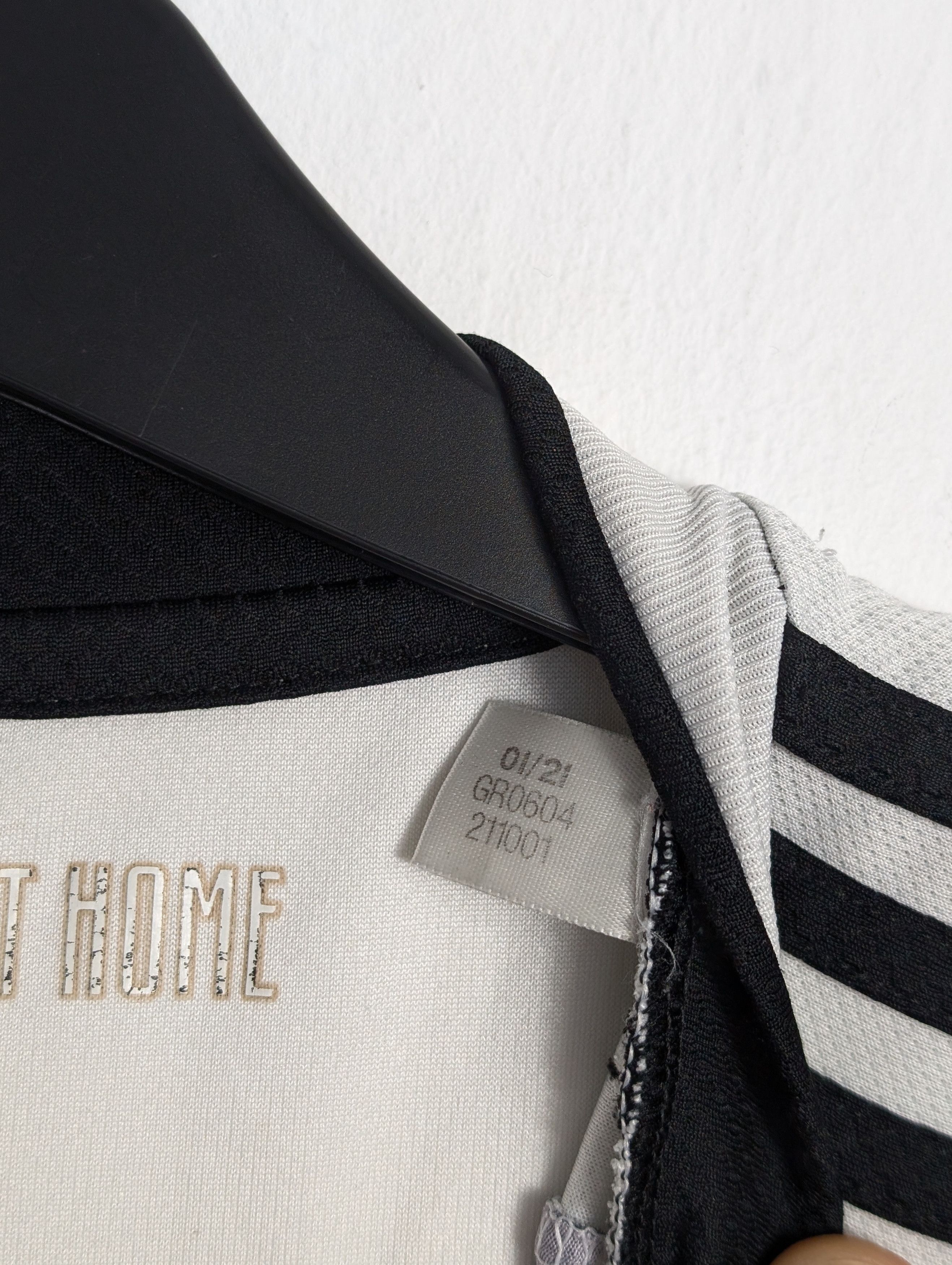 Adidas Adidas Juventus Home Jersey 2021/2022 Football Shirt Size US S / EU 44-46 / 1 - 5 Thumbnail