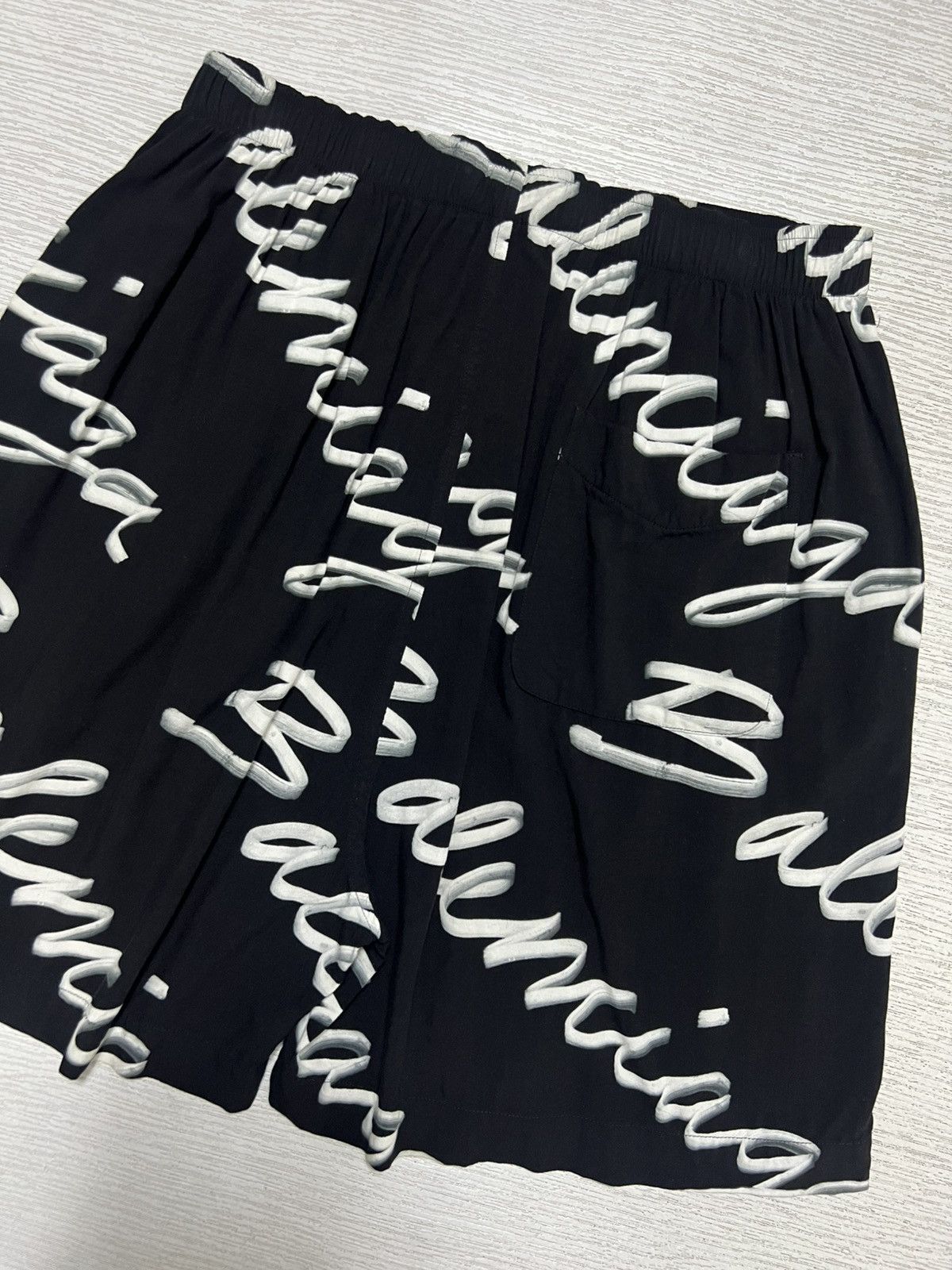 Balenciaga Balenciaga - Scribble Logo Bermuda Shorts Size US 30 / EU 46 - 12 Thumbnail