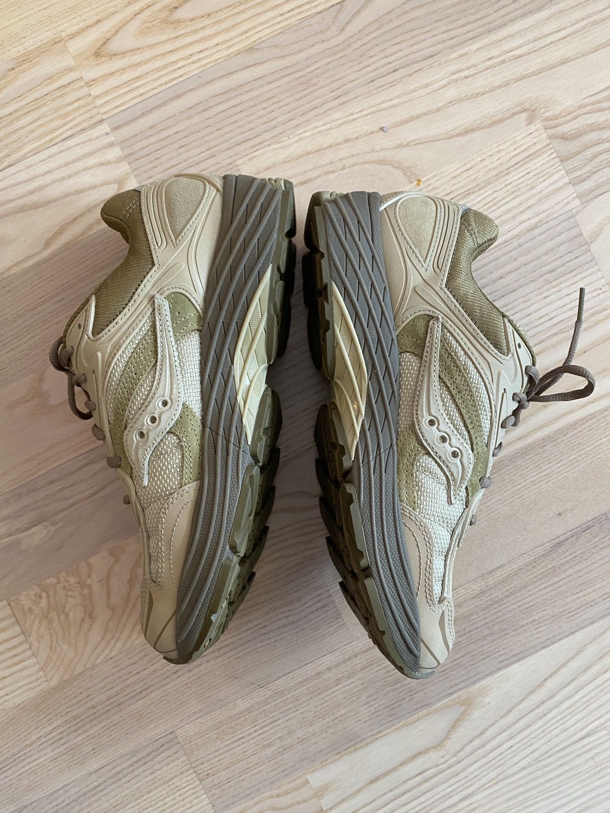 Saucony Saucony X Starcow ProGrid Omni 9 Armor “Desert” Size US 9 / EU 42 - 14 Thumbnail