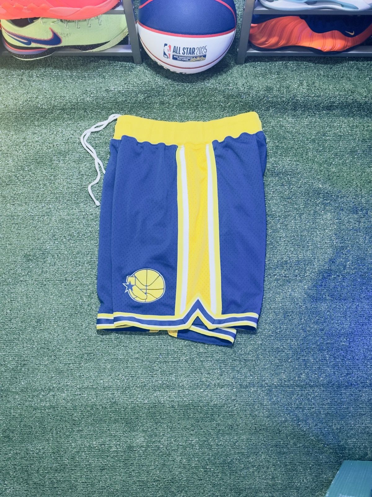 Mitchell & Ness Mitchell & Ness Warriors large Authentic Away Shorts 96-96 Size US 34 / EU 50 - 4 Thumbnail