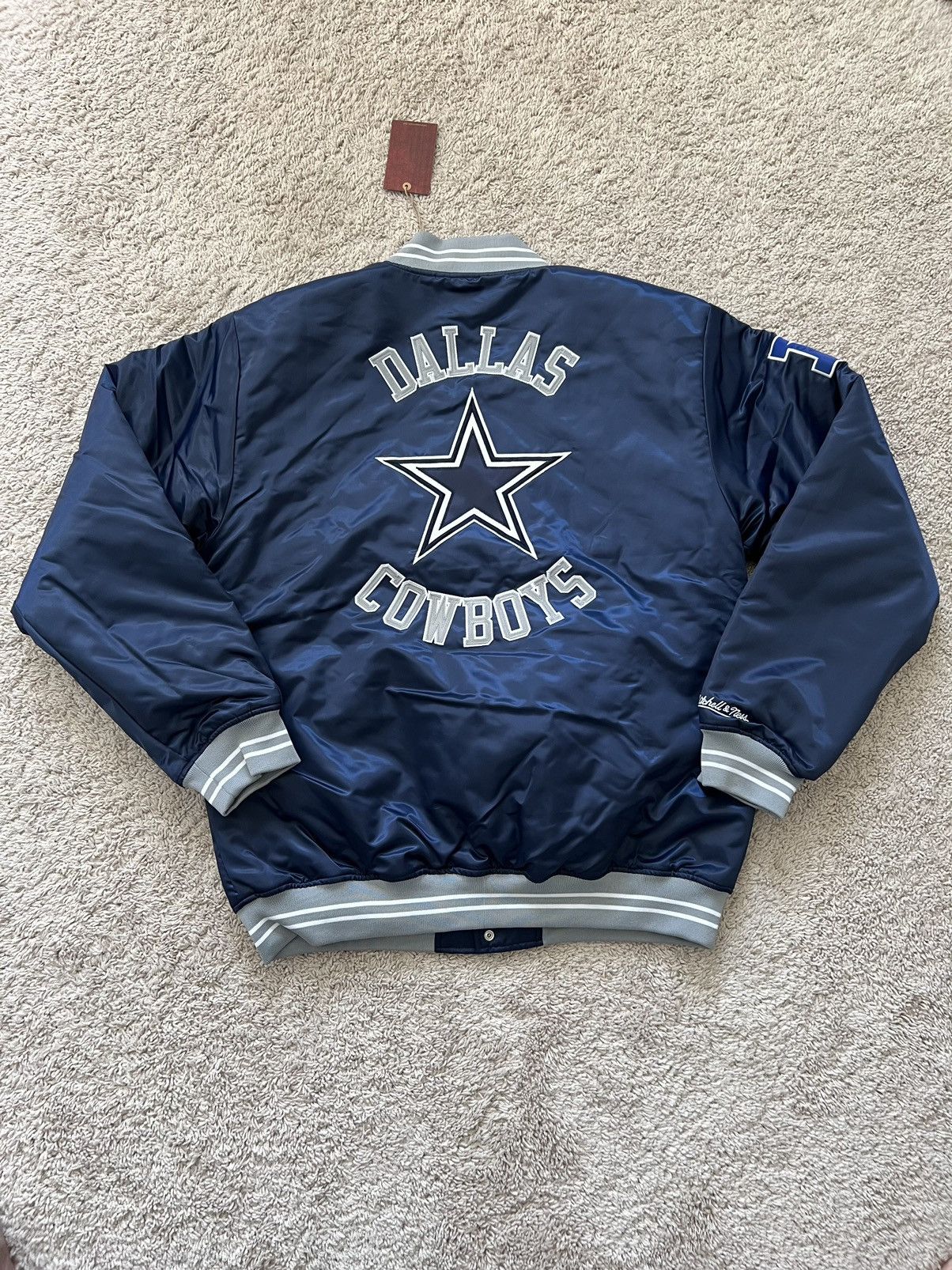 Mitchell & Ness Dallas Cowboys Mitchell Ness Throwback Quilted Satin Jacket Size US XL / EU 56 / 4 - 3 Thumbnail