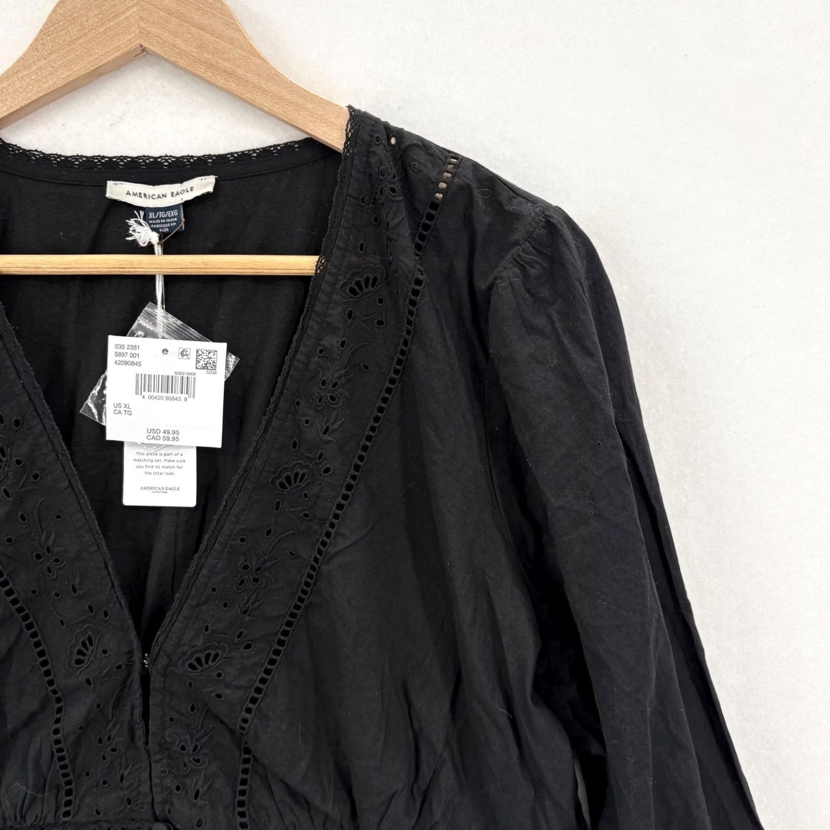 Vintage American Eagle Blouse Womens XL Black V Neck Long Sleeve Eyelet Ruffle Cropped Size XL / US 12-14 / IT 48-50 - 2 Thumbnail