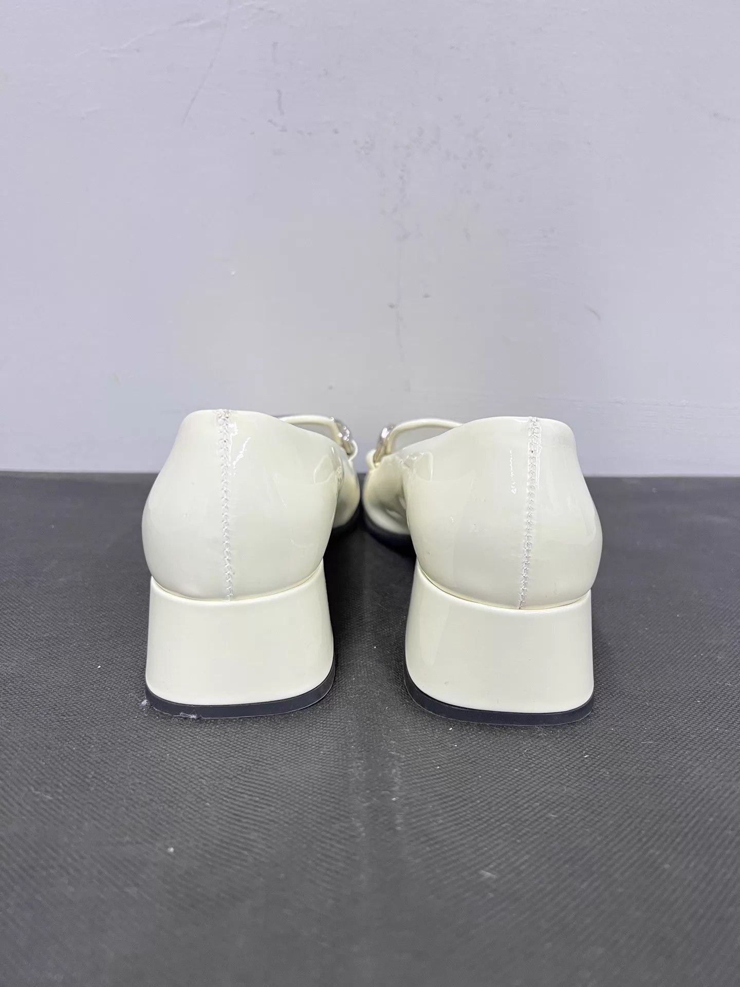 Miu Miu MIU MIU Cream Patent Slipon BlockHeel Loafer 35 99N Size US 4.5 / IT 34.5 - 3 Thumbnail