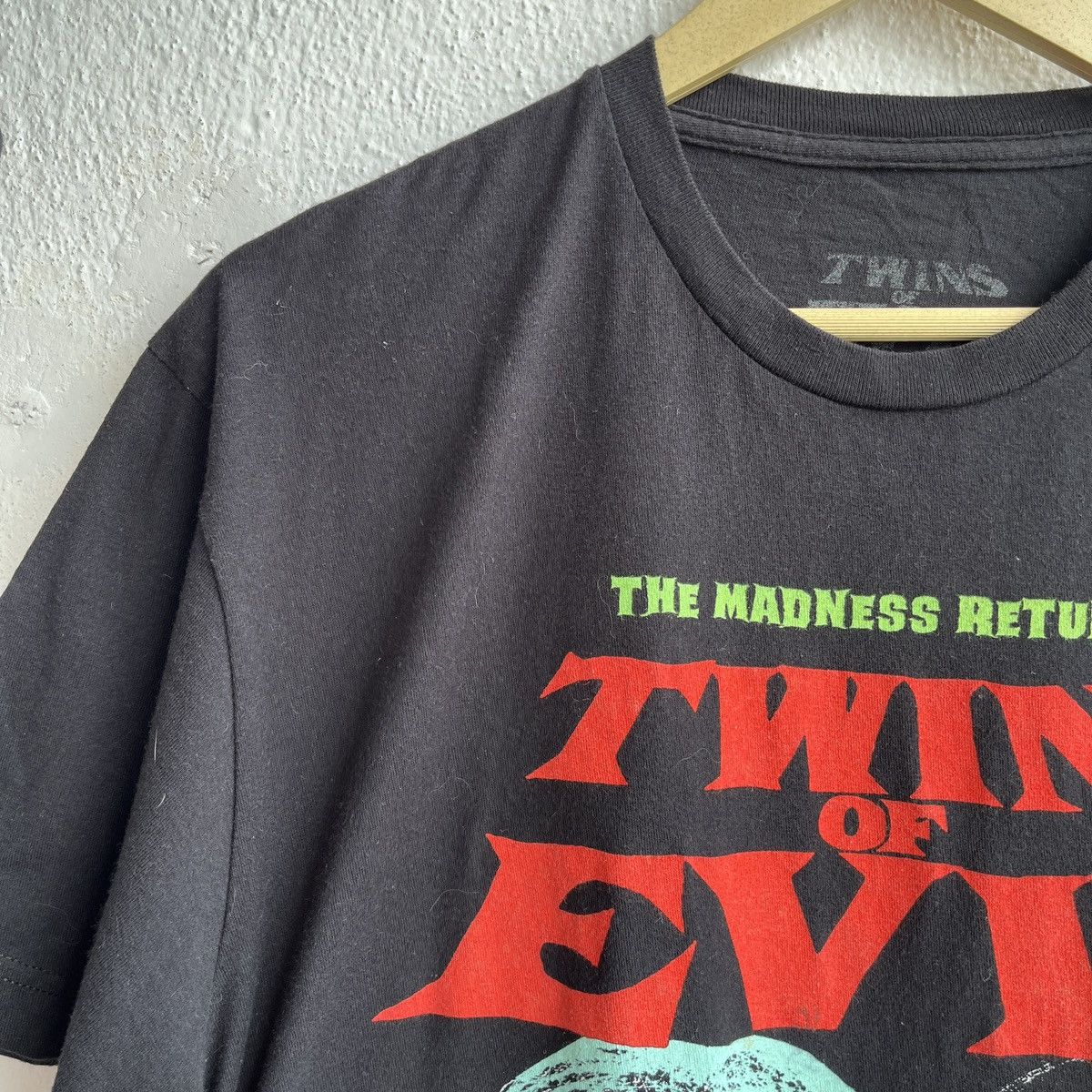 Marilyn Manson TWINS OF EVIL MARILYN MANSON ROB ZOMBIE HELL NEVER DIES TOUR Size US L / EU 52-54 / 3 - 5 Thumbnail