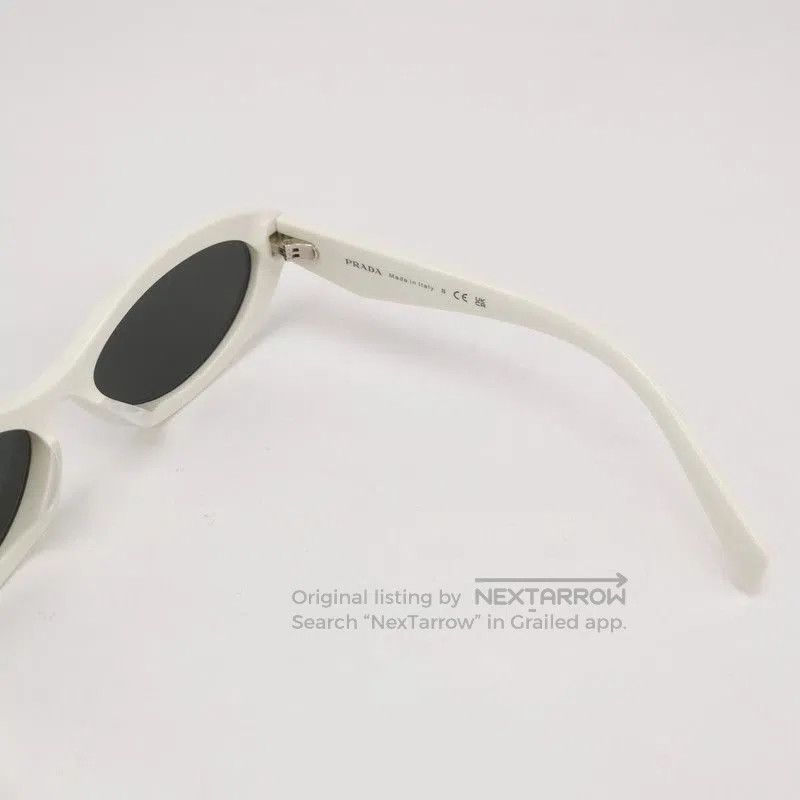 Prada Prada Logo Oval Frame Sunglasses in White. Size ONE SIZE - 5 Thumbnail