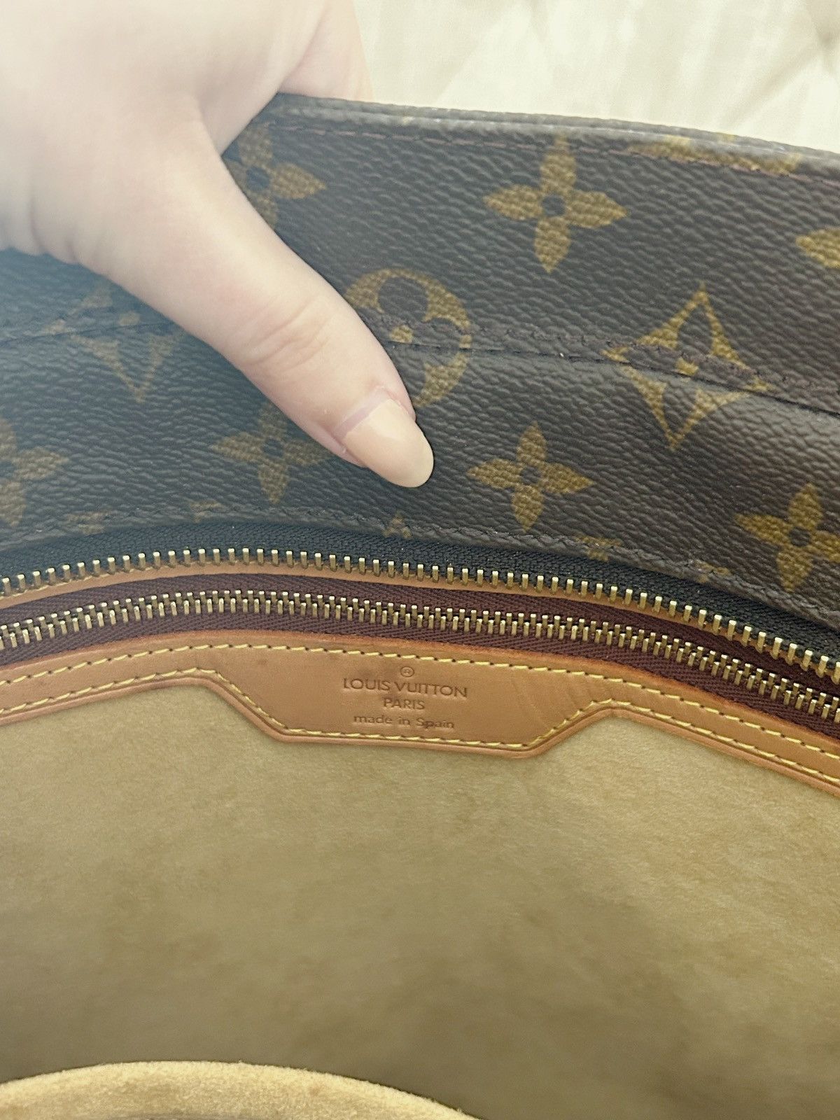 Louis Vuitton Louis Vuitton Monogram Luco Bag Size ONE SIZE - 7 Thumbnail