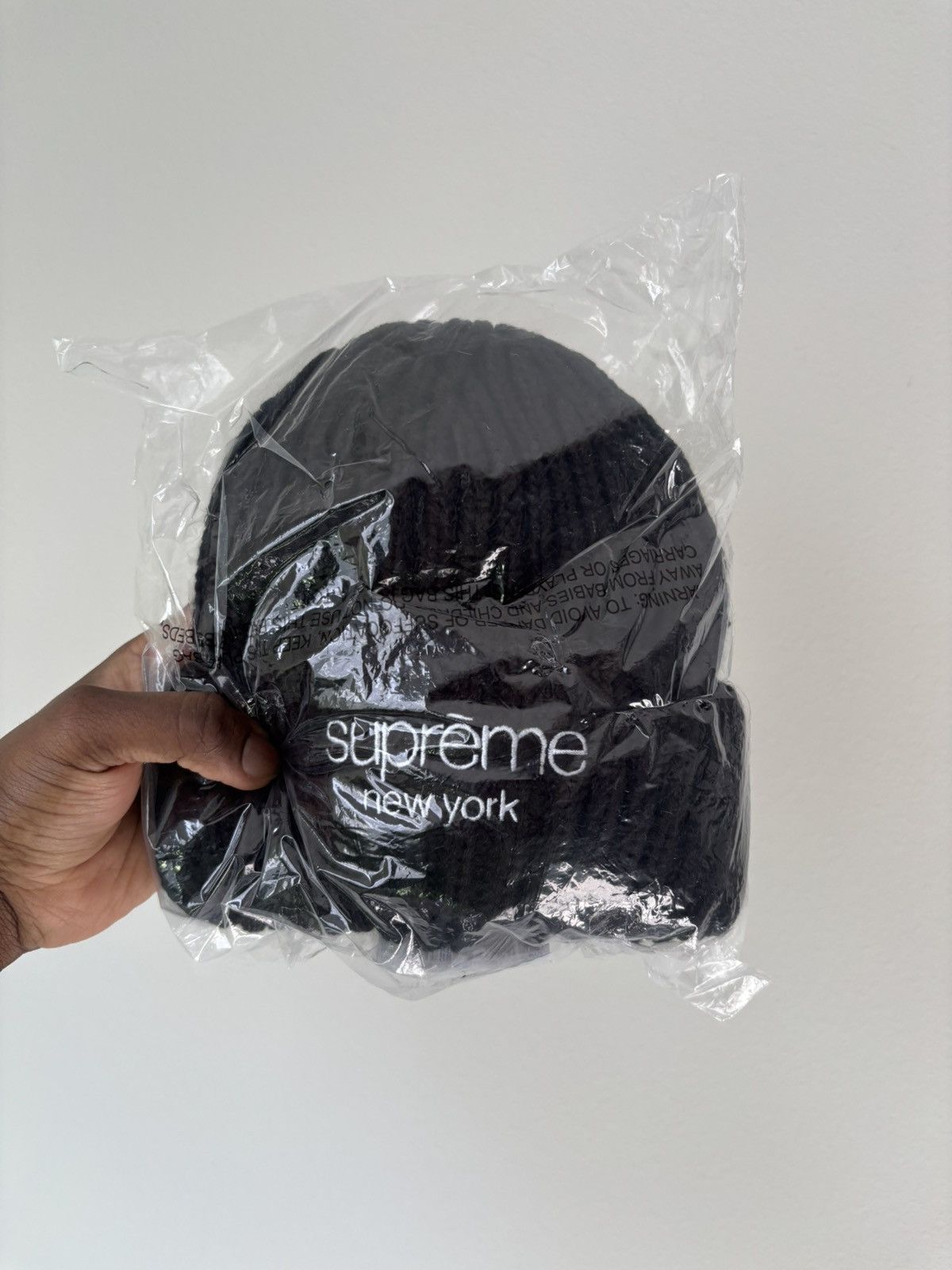 New Era × Supreme Supreme Classic Logo Chunky Ribbed Beanie FW23 Size ONE SIZE - 4 Thumbnail