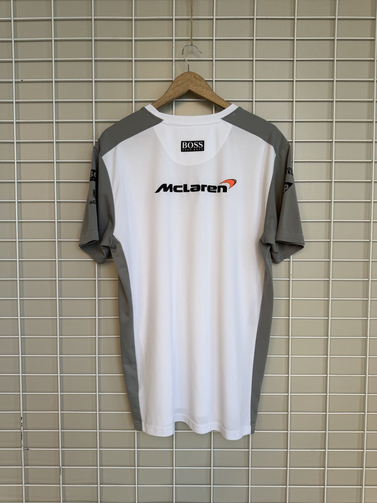 Hugo Boss McLaren Mercedes 2014 F-1 T-Shirt Mens Size XL/L Hugo Boss Size US XL / EU 56 / 4 - 7 Thumbnail