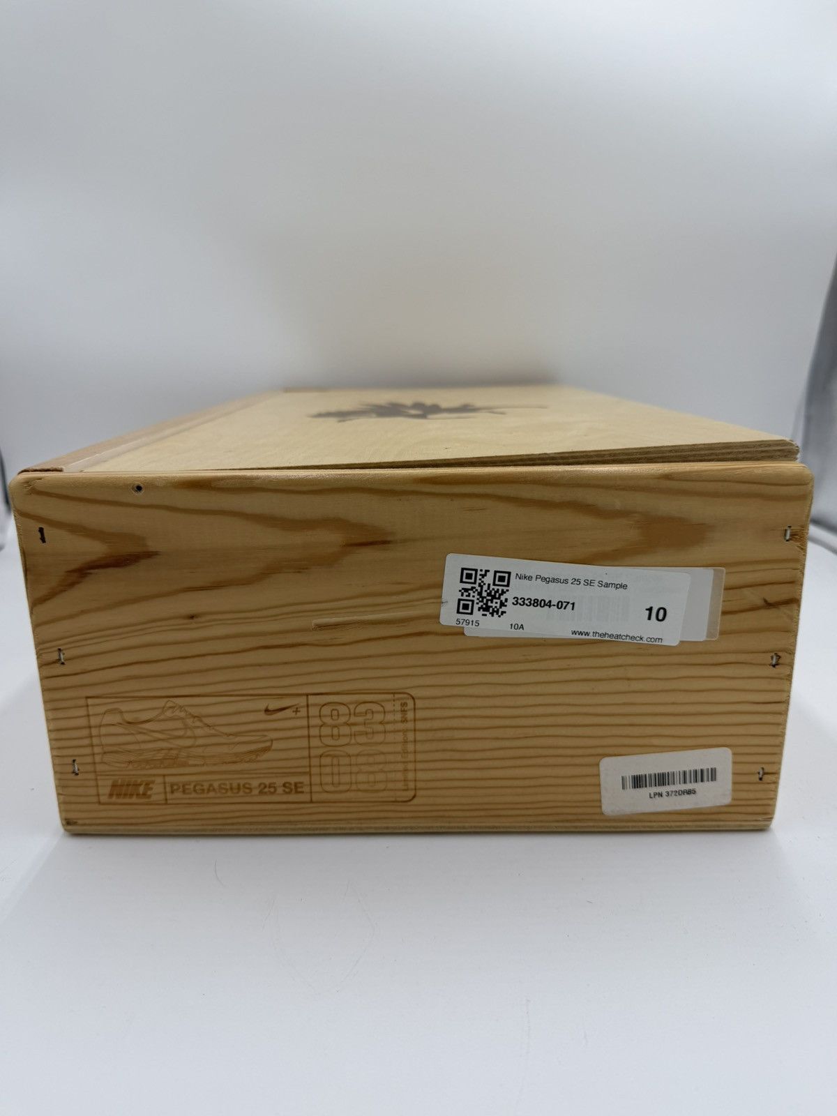 Nike Air Pegasus 25 SE Friends & Family Wooden box w/ Accesories Size US 10 / EU 43 - 8 Thumbnail