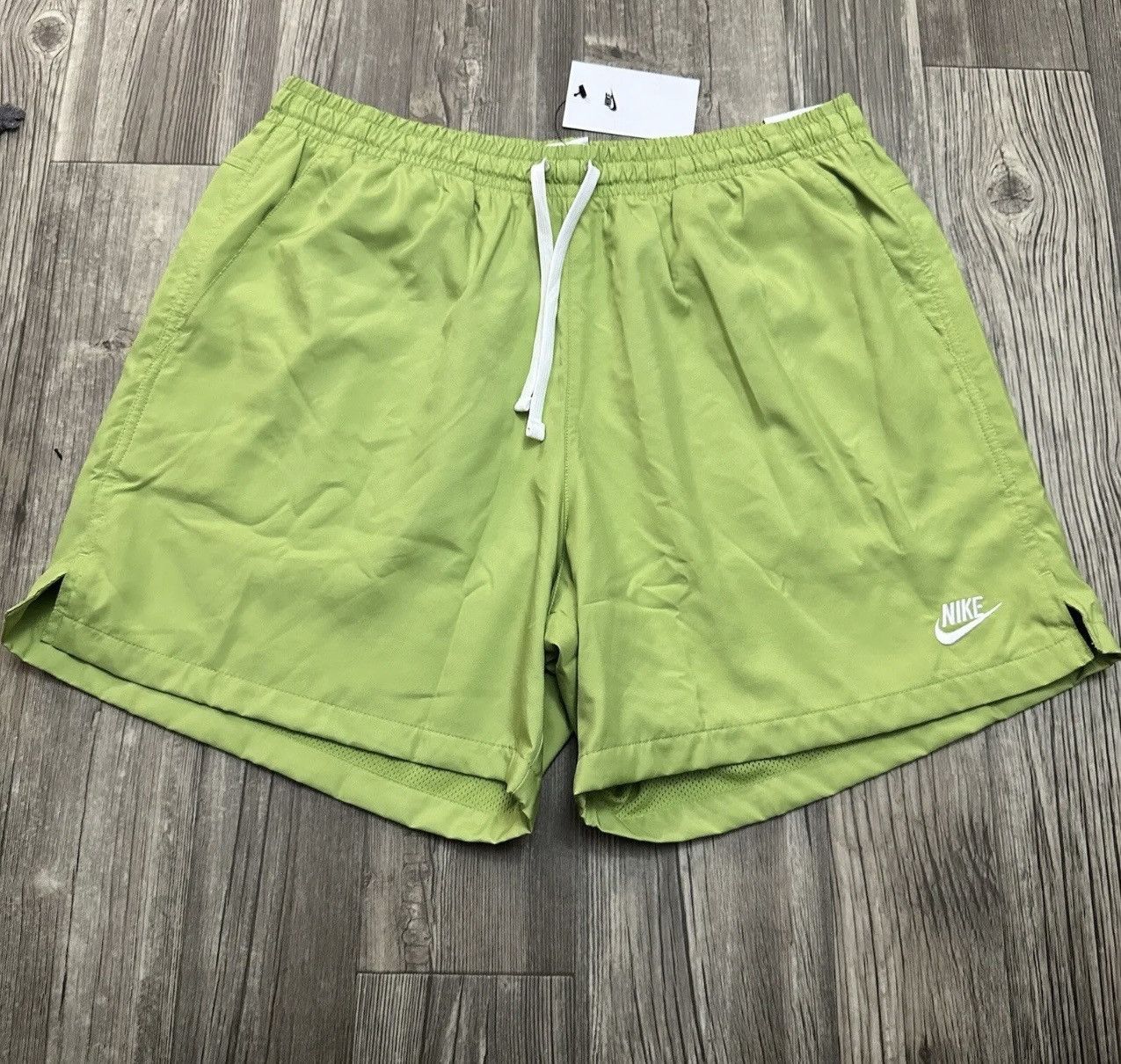 Nike NWT Nike Sportswear Woven Flow Shorts 6 Inch Inseam (XLARGE) Size US 36 / EU 52 - 1 Thumbnail