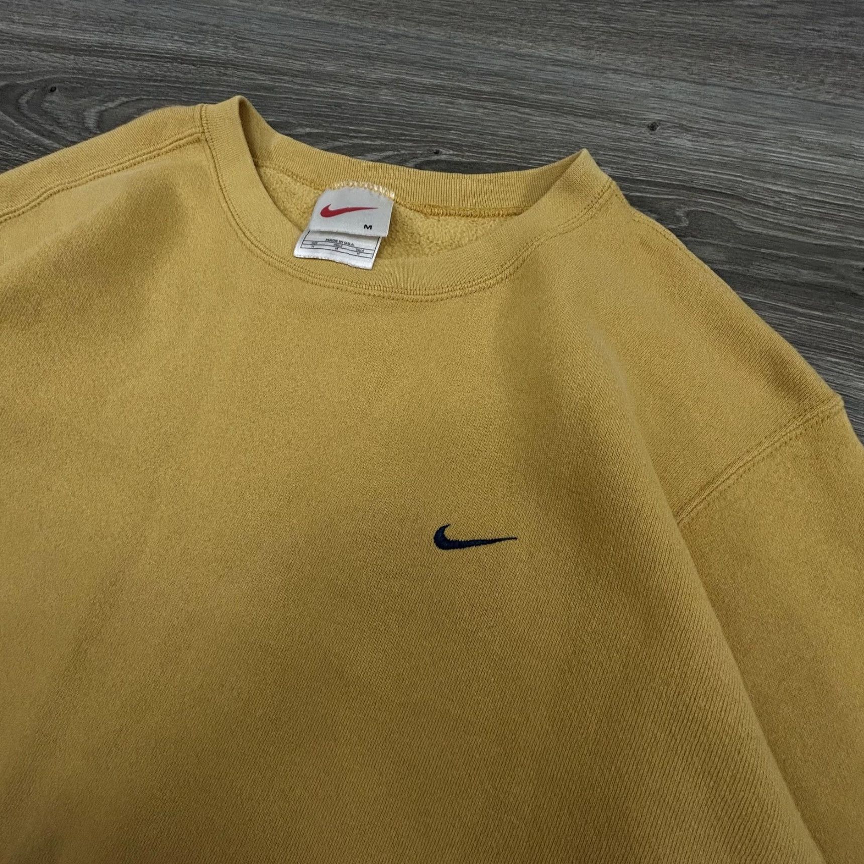Nike VINTAGE Nike Sweatshirt Mens Medium Yellow Navy Made In USA 90s RARE Sweatshirt Mens Yellow Navy 90s Nike Logo Crew Neck Size US M / EU 48-50 / 2 - 3 Thumbnail