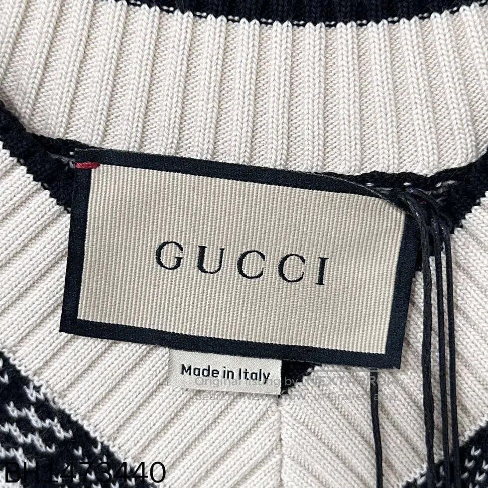 Gucci gucci v-neck diamond print sweater. Size US M / EU 48-50 / 2 - 5 Thumbnail