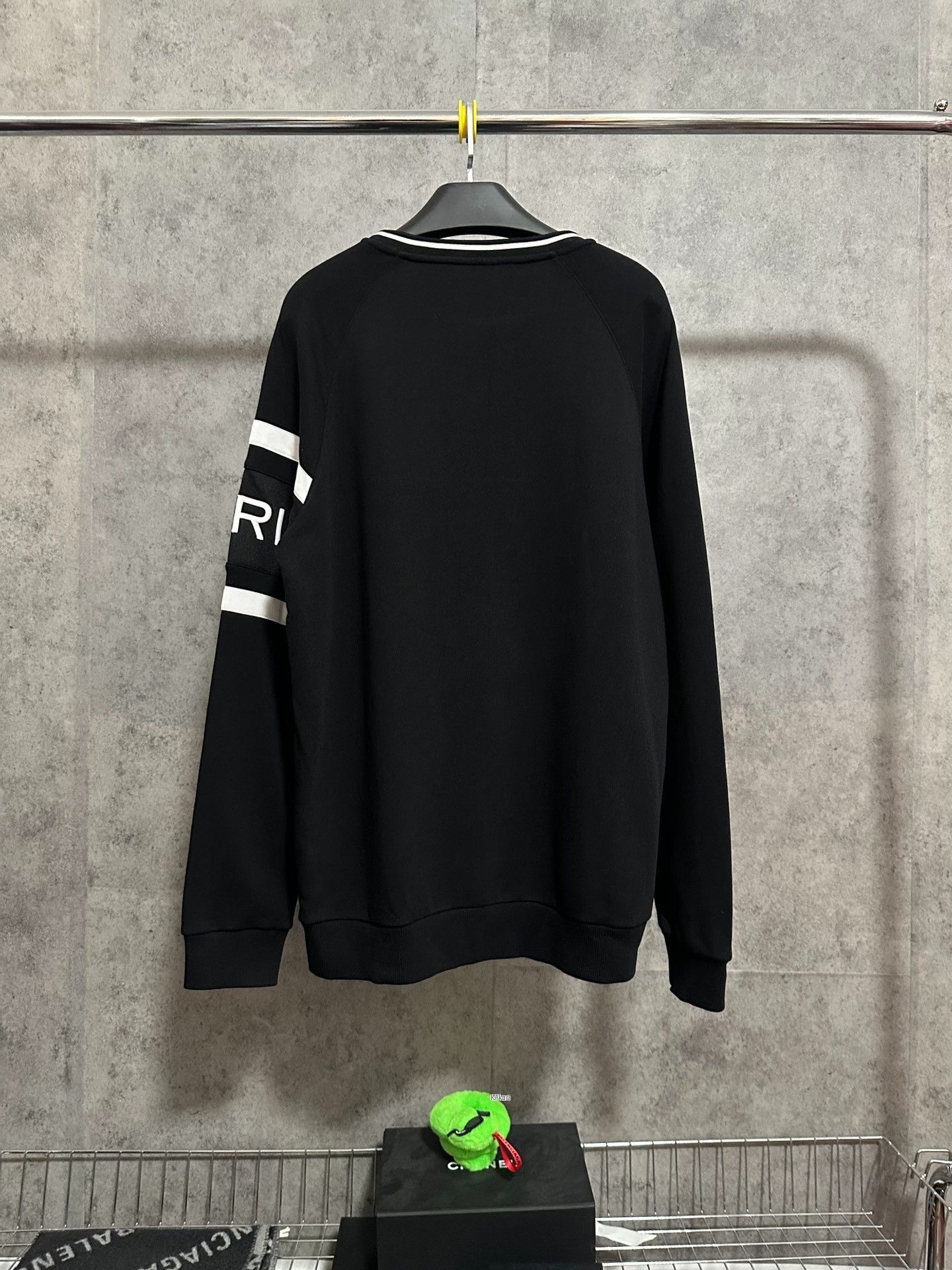 Givenchy Givenchy Embroidered Logo Crewneck Sweatshirt Size US L / EU 52-54 / 3 - 3 Thumbnail