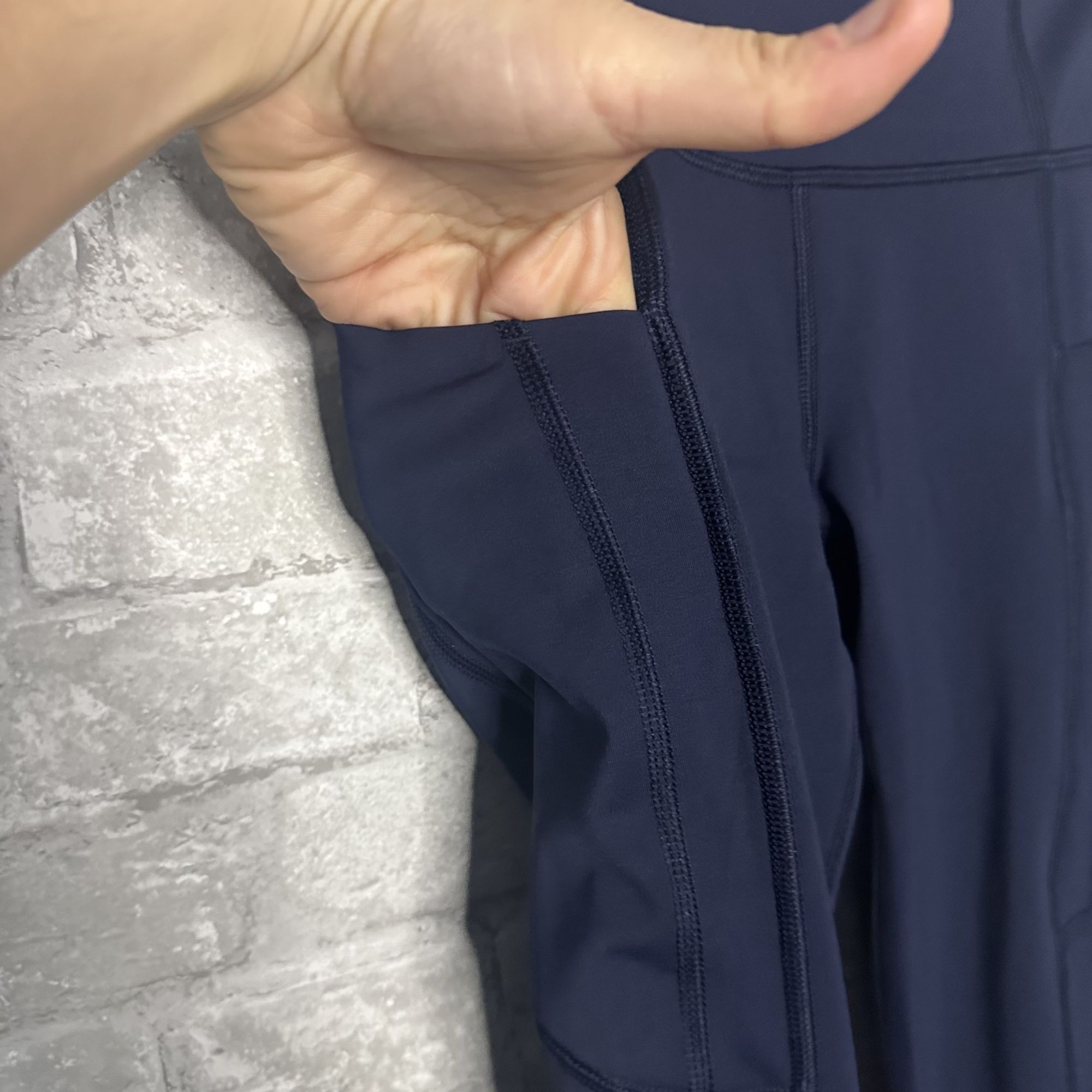 Athleta Athleta Ultimate Stash 7/8 Tight NWT Size XXS (Dress Blue) Size 24" / US 00 / IT 34 - 4 Thumbnail