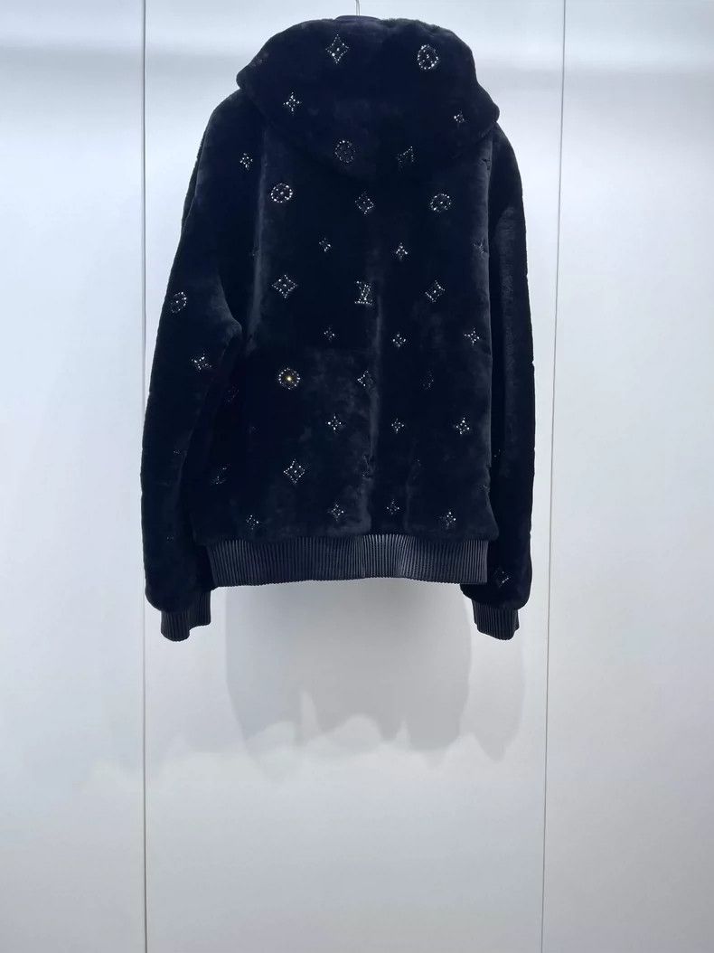 Louis Vuitton Louis Vuitton 25 latest rhinestone logo fur jacket Size US M / EU 48-50 / 2 - 2 Thumbnail