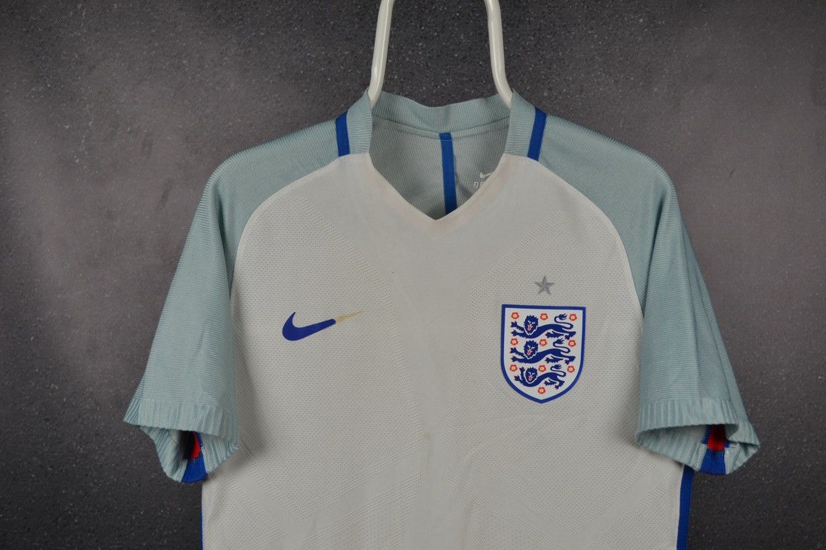 Nike England 2016 2018 World cup player issue Nike soccer jersey Size US L / EU 52-54 / 3 - 3 Thumbnail