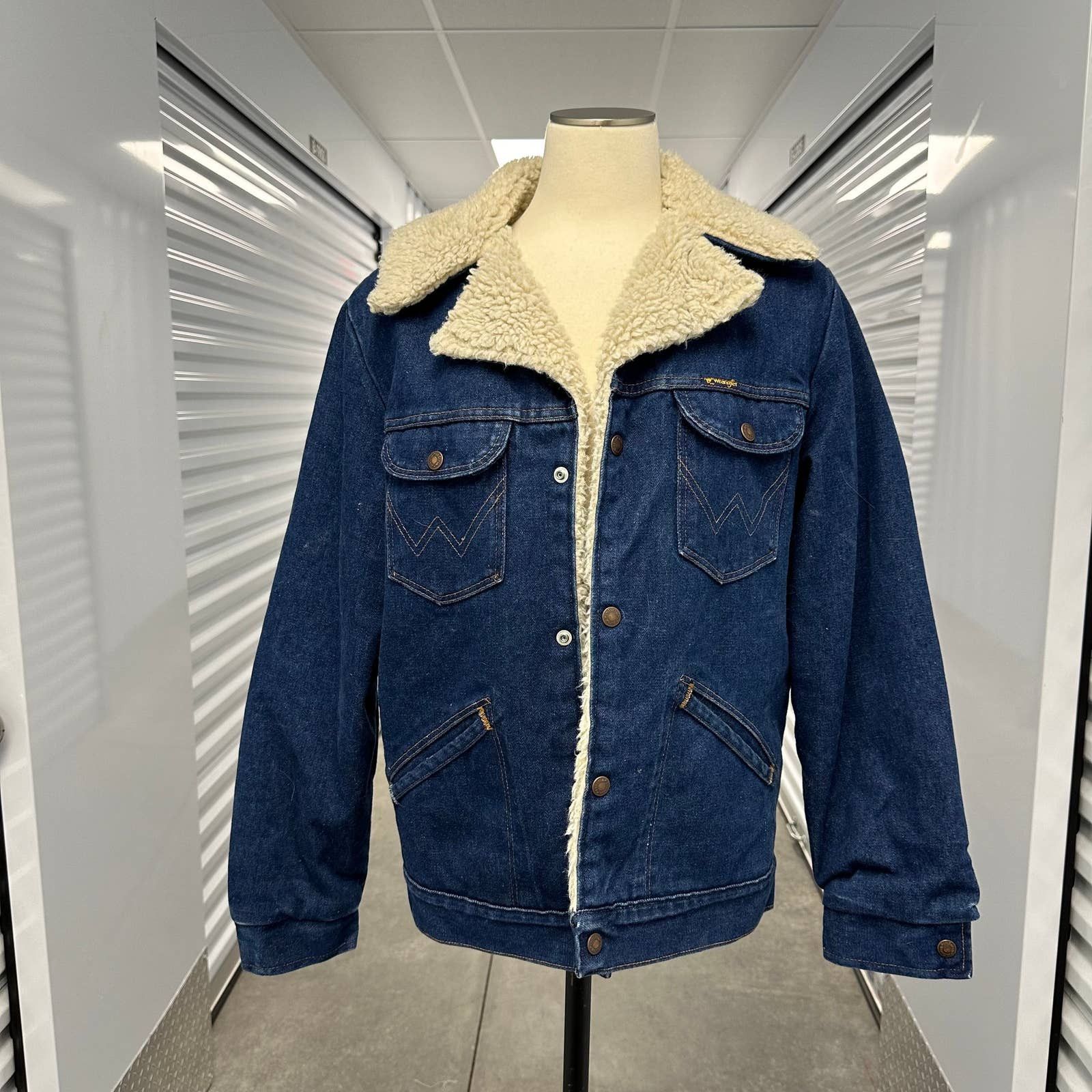 image of Vintage Wrangler Dark Wash Sherpa Lined Trucker Jacket M in Blue, Men's (Size Medium)