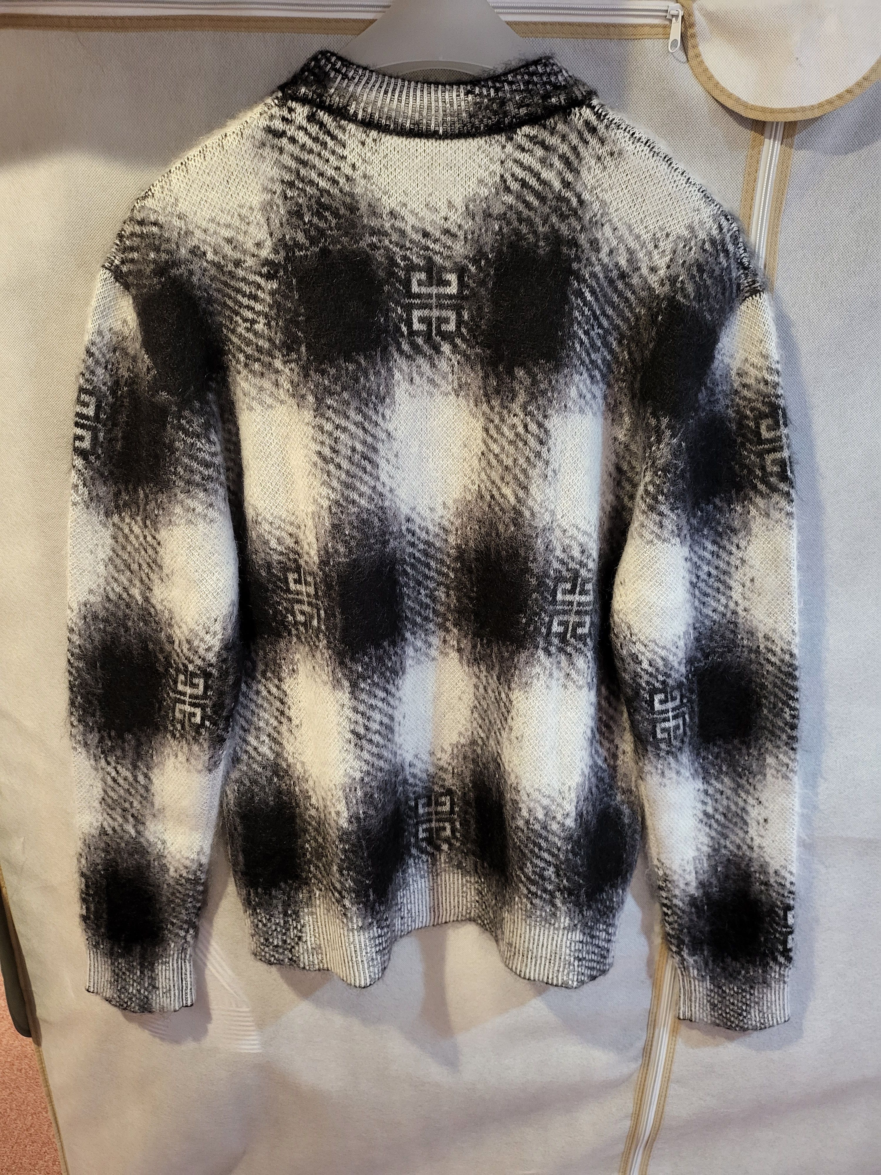 Givenchy 4G Checked Mohair Sweater Size US L / EU 52-54 / 3 - 6 Thumbnail