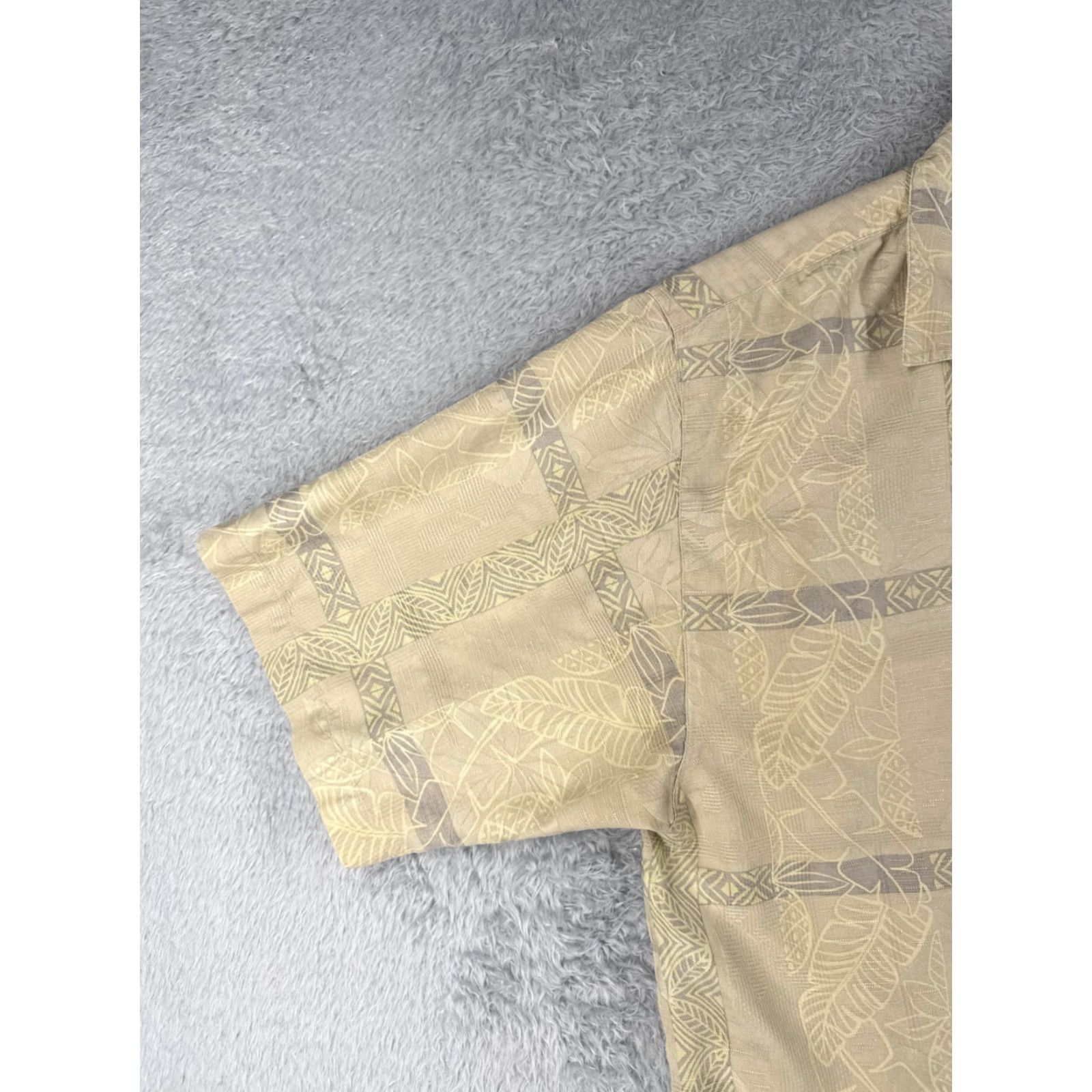 Tommy Bahama Tommy Bahama Shirt Men Large Beige Floral Hawaiian Silk Button-Up Pocket Aloha Resort Size US L / EU 52-54 / 3 - 3 Thumbnail