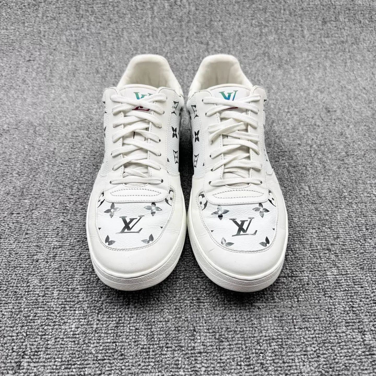 Louis Vuitton White Low-Top Sneakers with Pattern. Size US 11 / EU 44 - 2 Thumbnail