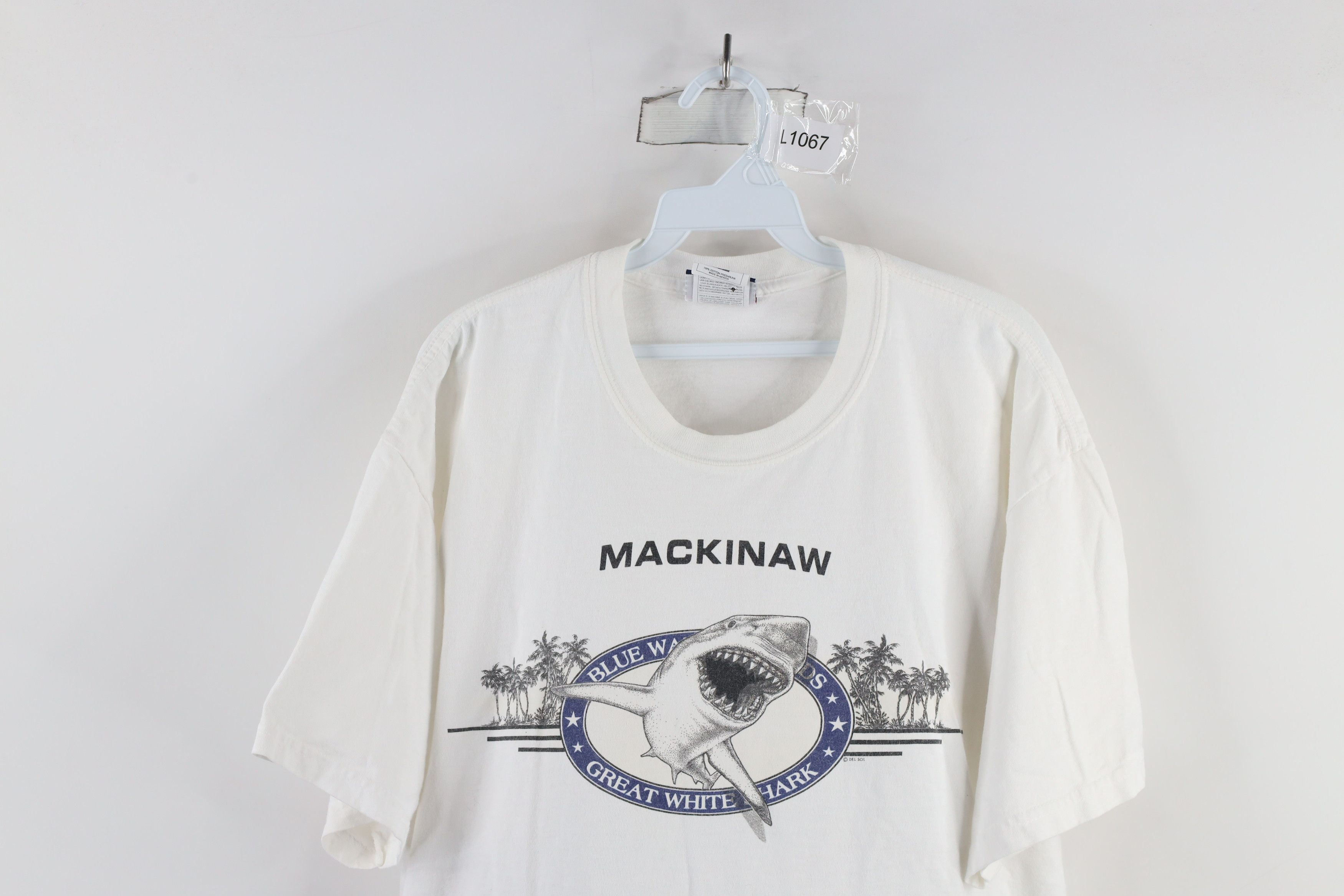 Vintage Vintage 90s Streetwear Mackinaw Great White Shark T-Shirt Size US XL / EU 56 / 4 - 2 Thumbnail