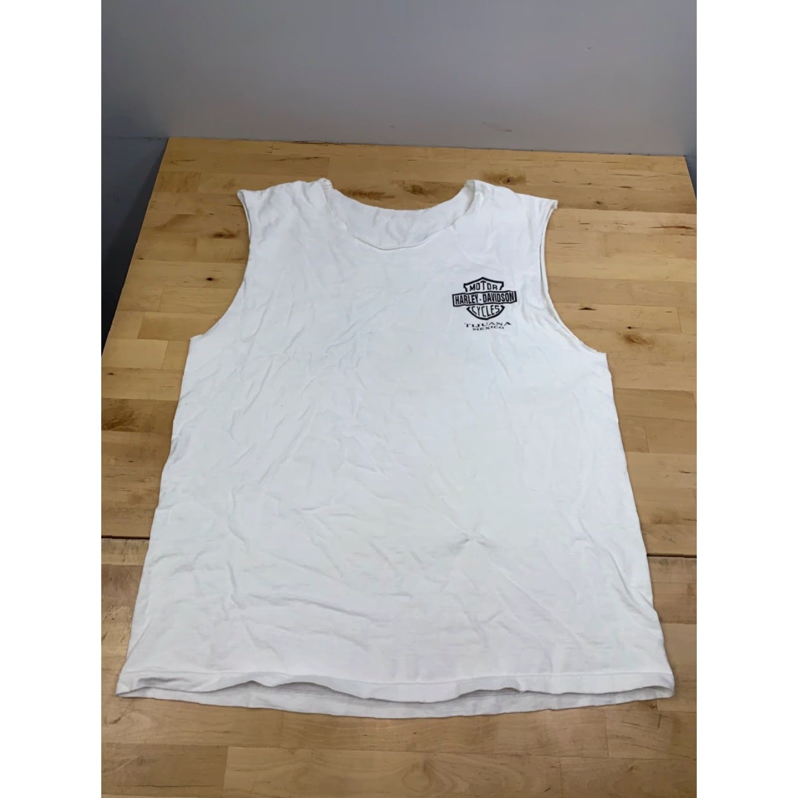 Harley Davidson VINTAGE Harley-Davidson Shirt Men L White Cotton Sleeveless Tijuana Mexico Wing Riders Taz Cut Off Sleeves 12134 Biker Motorcycle 90s Womens Men Girls Size US L / EU 52-54 / 3 - 3 Thumbnail