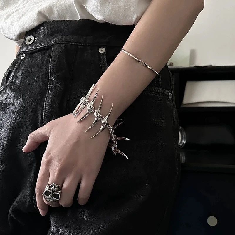 Jewelry × Vintage Cyberpunk Silver Thorny Spine Fishbone Bracelet Size ONE SIZE - 3 Thumbnail