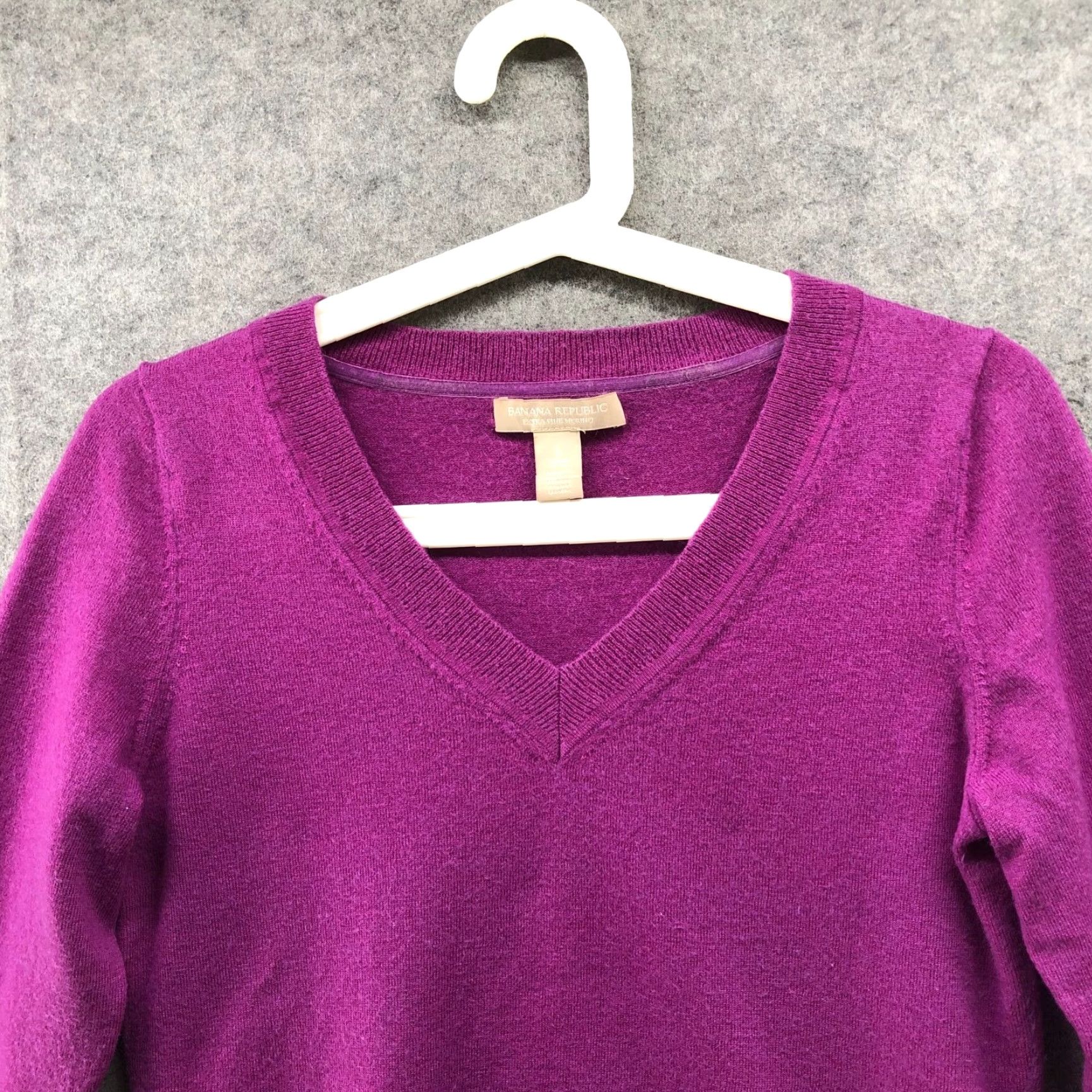 Banana Republic Banana Republic Sweater Womens S V-Neck Purple Extra Fine Merino Wool Blend Pullover Knit Winter Fall Classic Slim 8? Size S / US 4 / IT 40 - 3 Thumbnail
