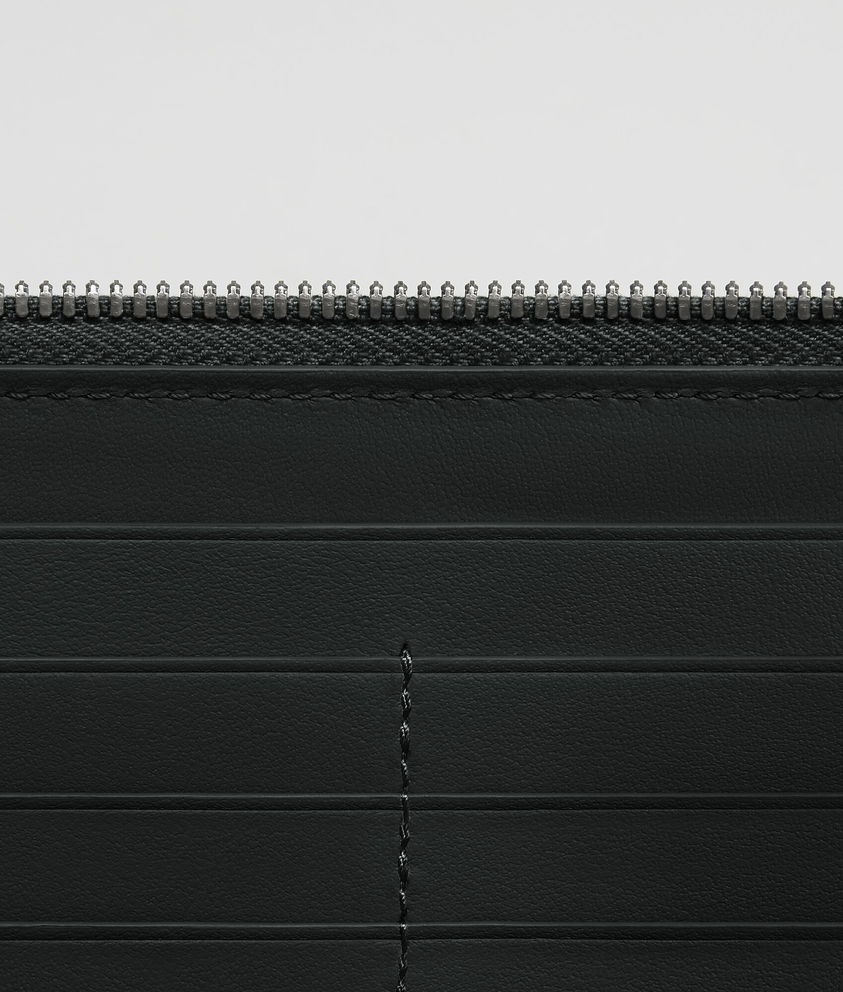 Bottega Veneta o1w1db10825 Size: OS / Zip Around Wallet in Black Size ONE SIZE - 3 Thumbnail