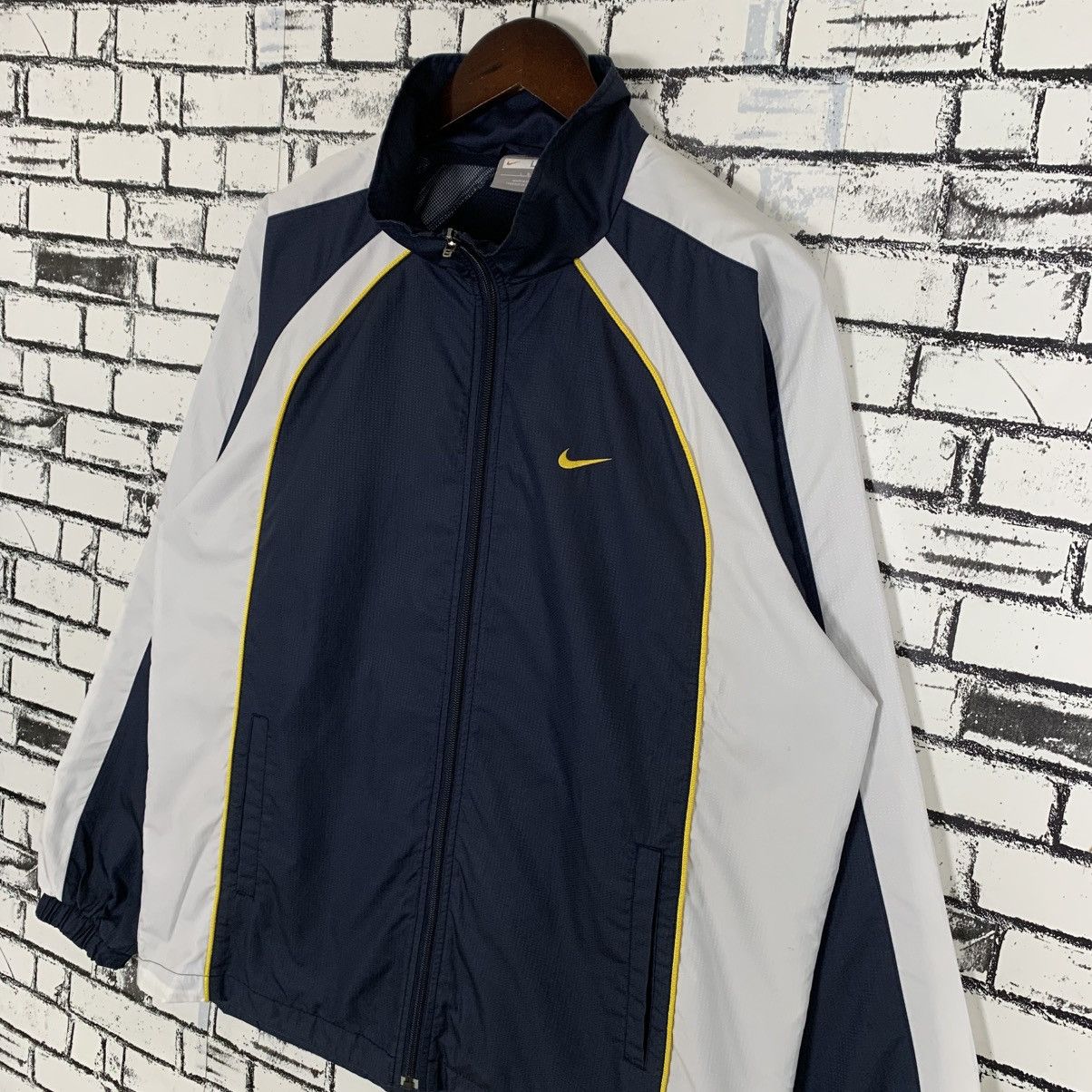 Nike × Vintage Sportwear Nike Swoosh Small Logo Embroidered Windbreaker Size US L / EU 52-54 / 3 - 3 Thumbnail