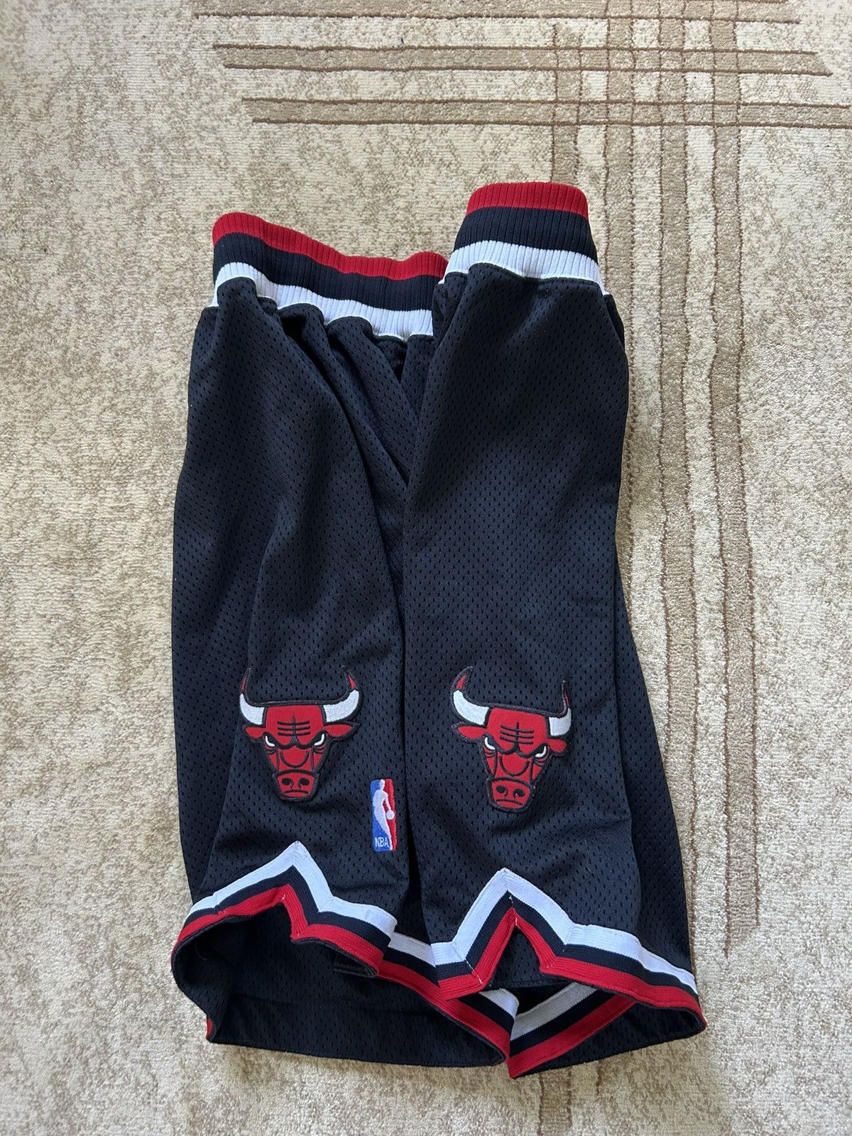 NBA × Nike × Vintage Vintage 90s Nike Chicago Bulls Mesh Shorts Size US 34 / EU 50 - 2 Thumbnail