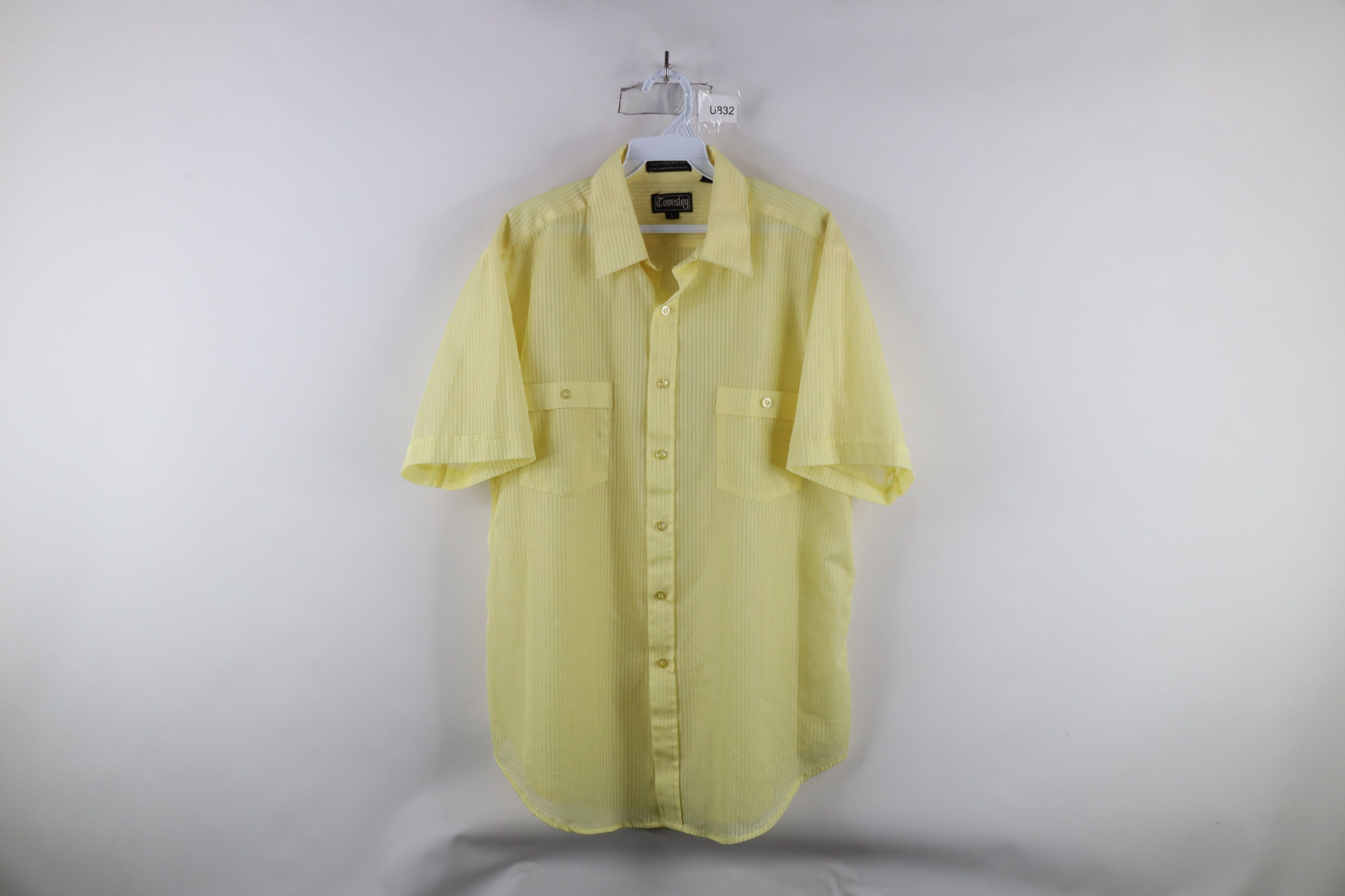 Vintage Vintage 70s Streetwear Knit Short Sleeve Button Shirt Size US L / EU 52-54 / 3 - 1 Thumbnail