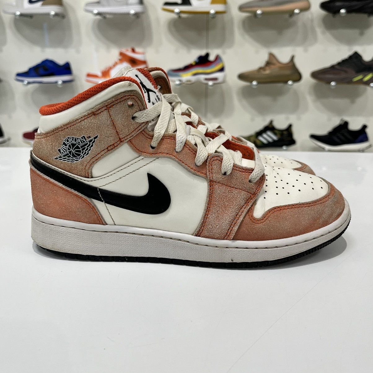 Nike Air Jordan 1 Mid SE Orange Suede (GS) Size US 5 / EU 37 - 7 Thumbnail